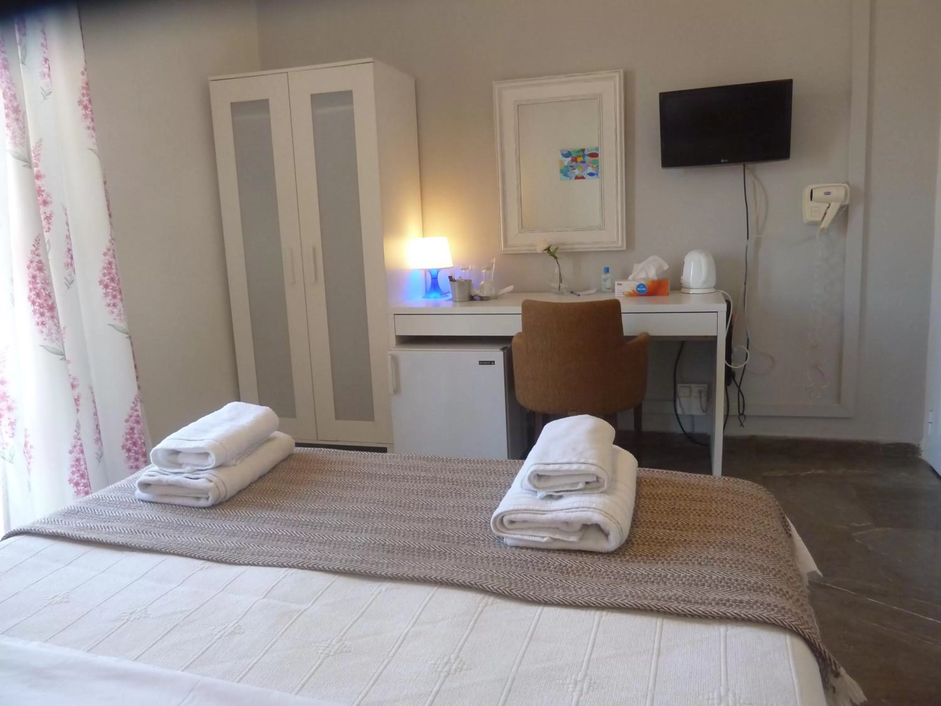 Bedroom, Bed in Zoe Pension