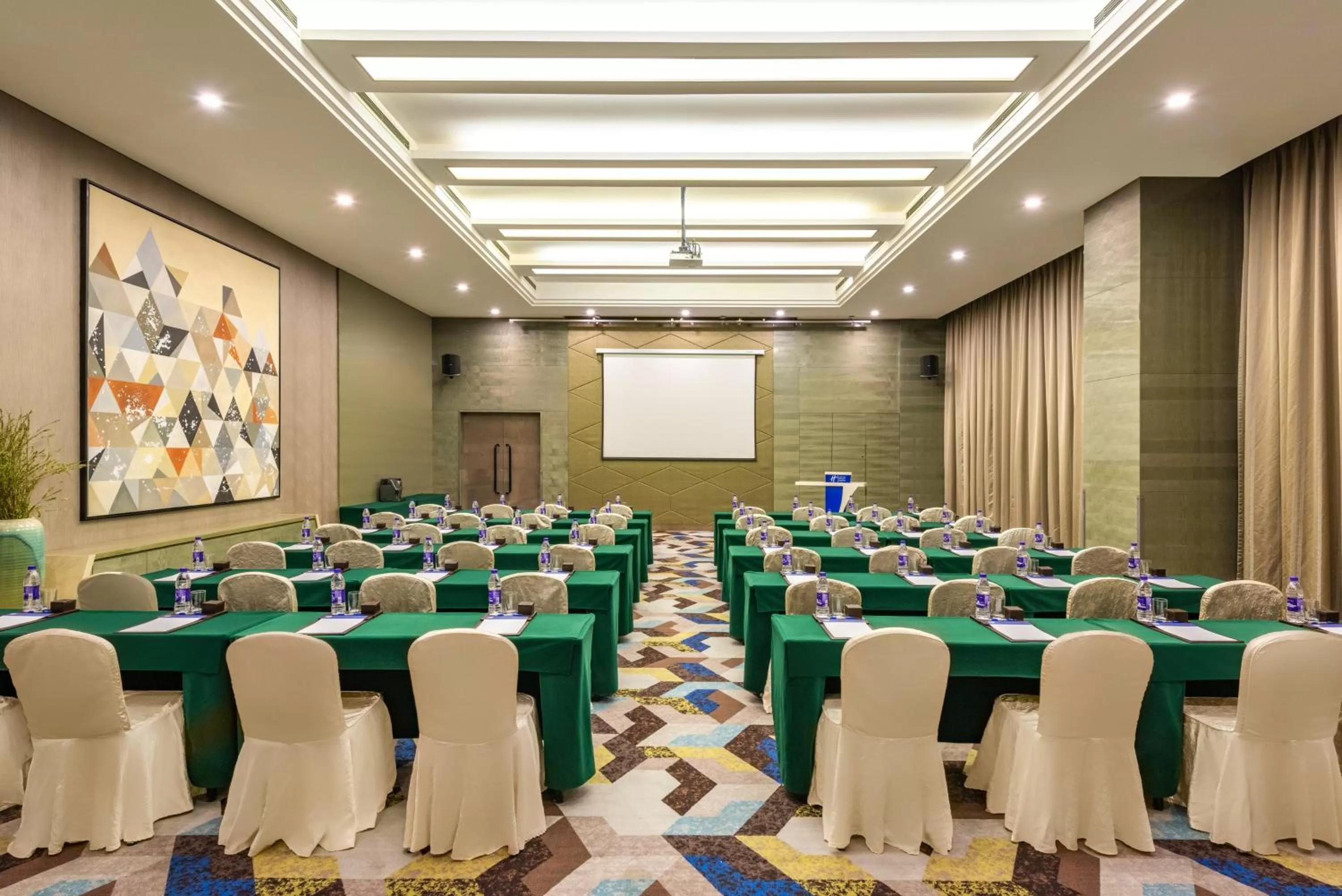 Meeting/conference room in Holiday Inn Express Beijing Yizhuang by IHG