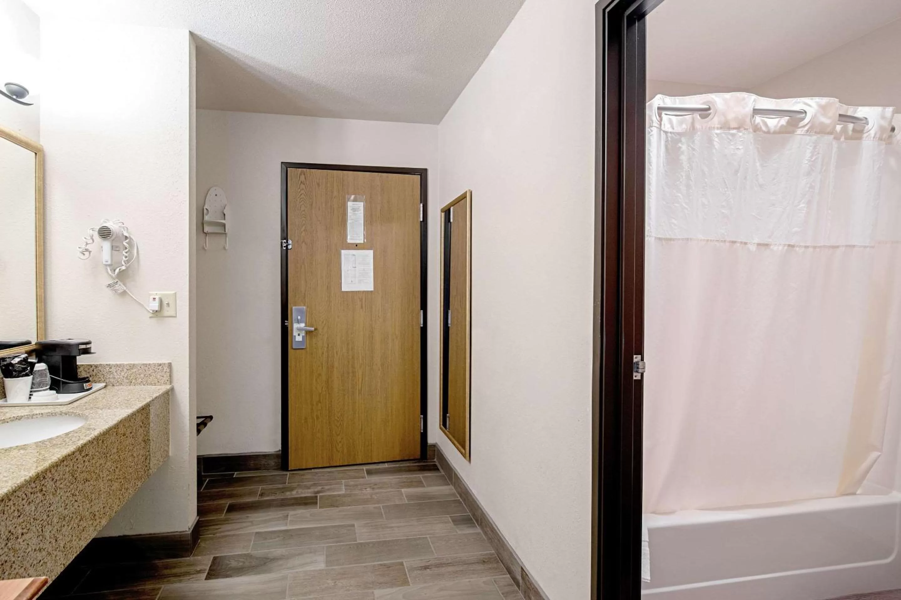 Photo of the whole room in Quality Inn Huron