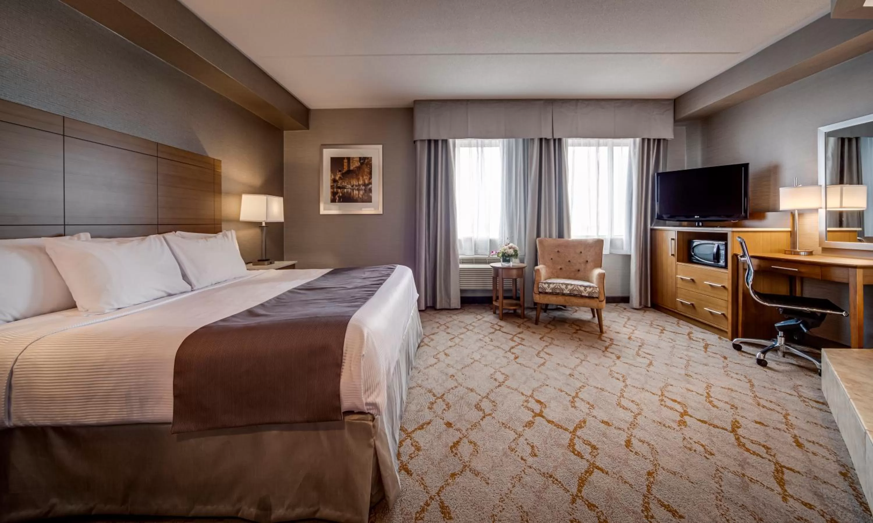 Photo of the whole room, Bed in Monte Carlo Inn Vaughan Suites