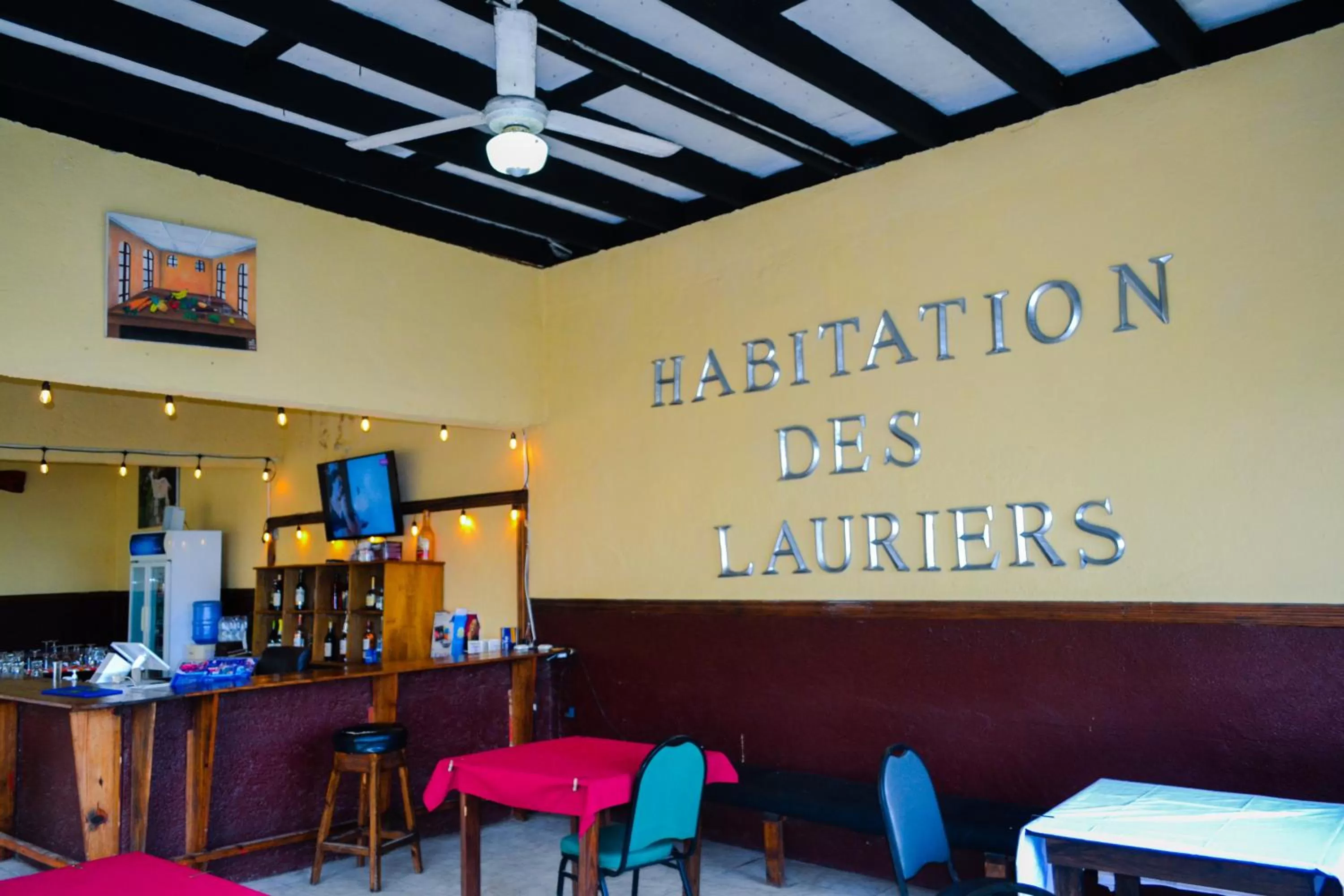 Lounge or bar in Habitation Des Lauriers