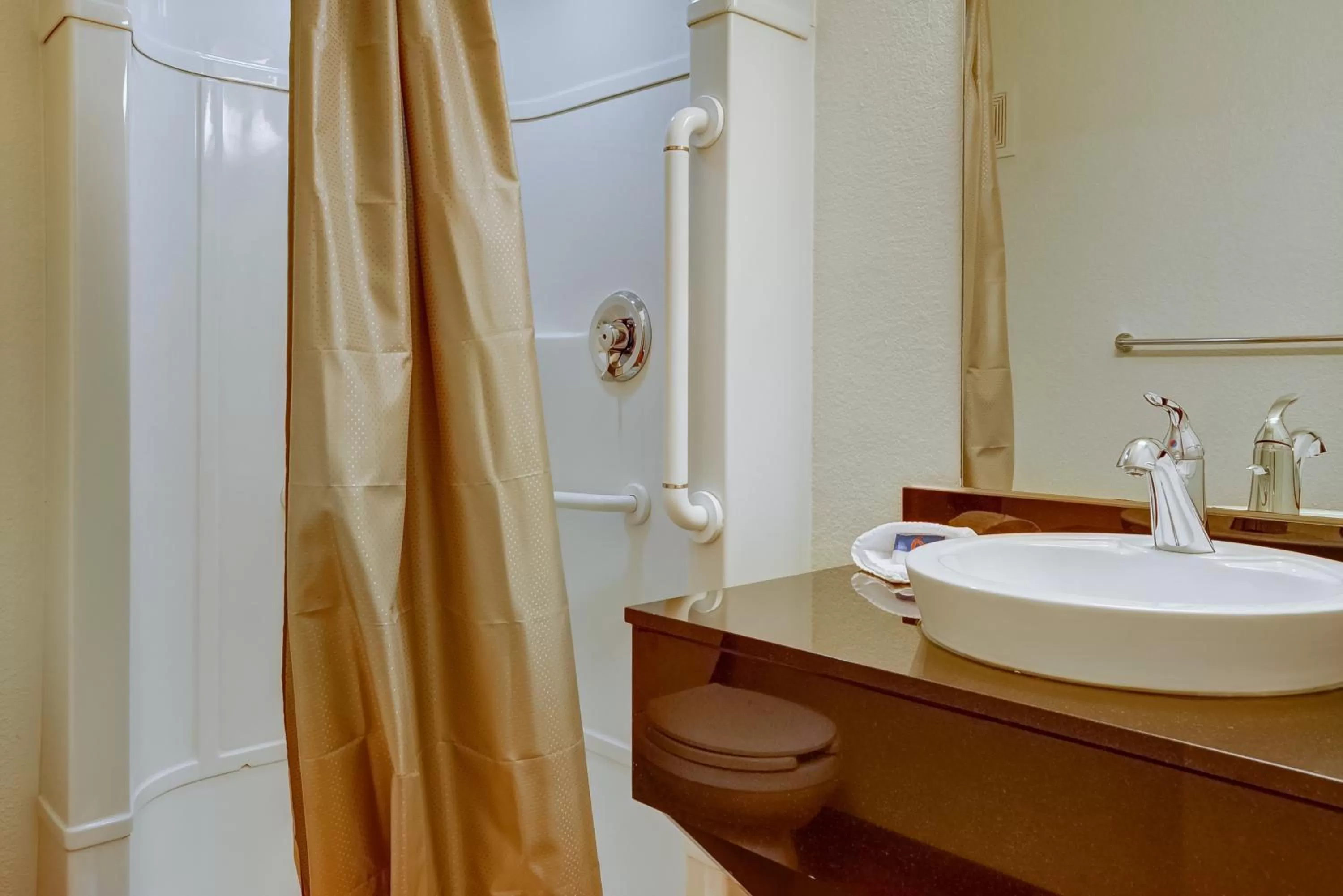 Bathroom in Motel 6-Eugene, OR - South Springfield