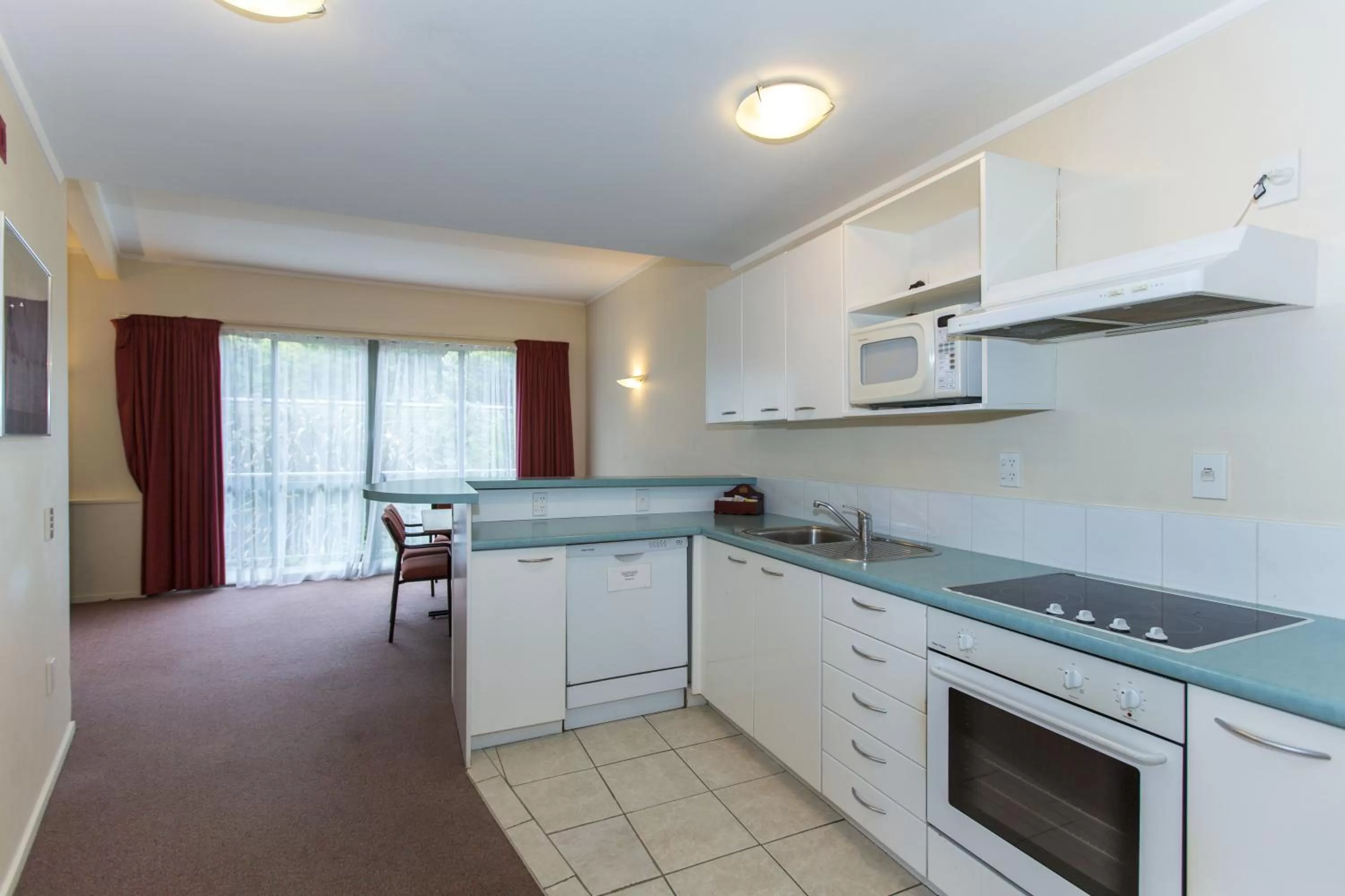 Kitchen or kitchenette in Fernhill Motor Lodge