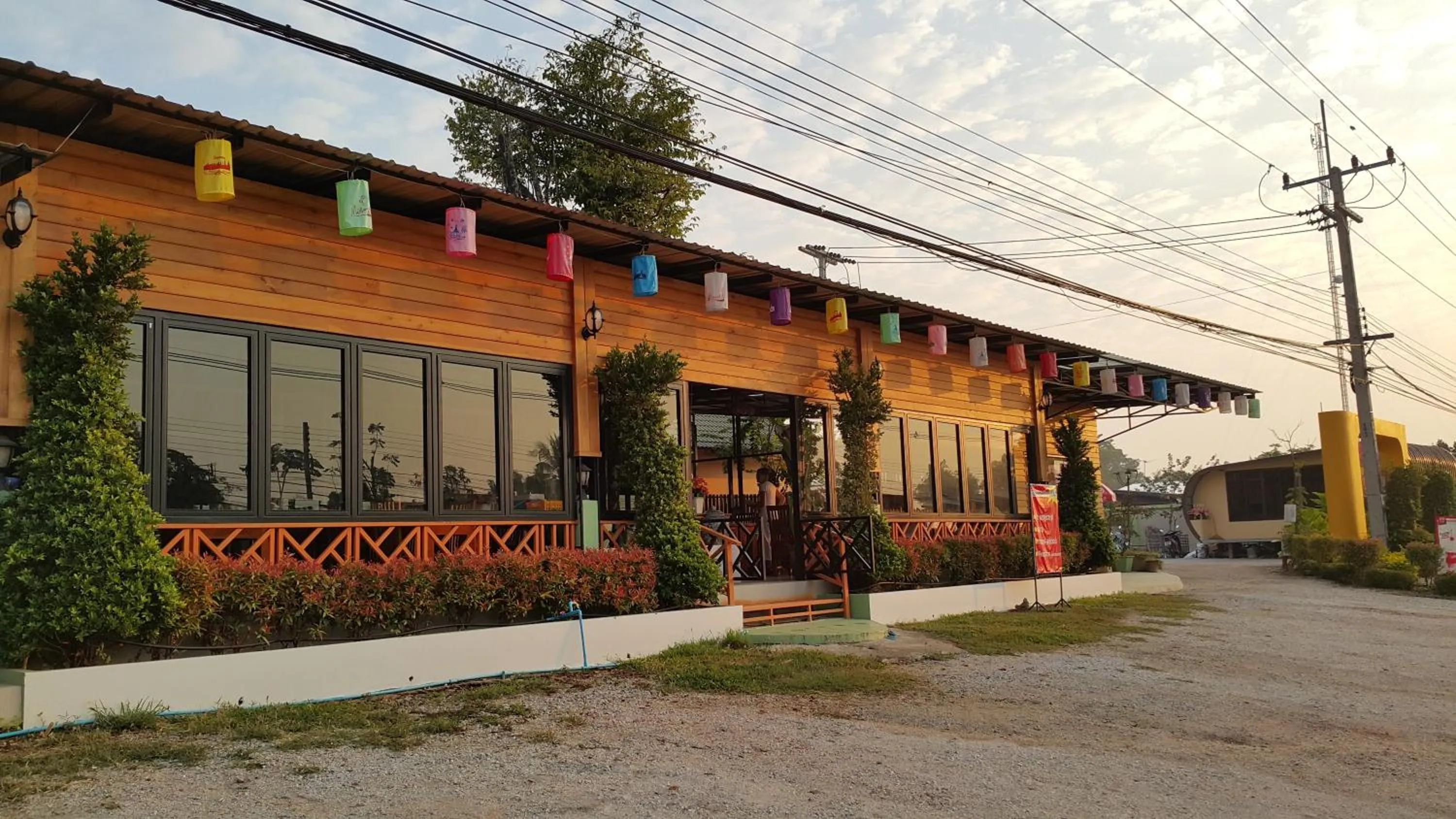 Restaurant/places to eat in Ruen Narisra Resort