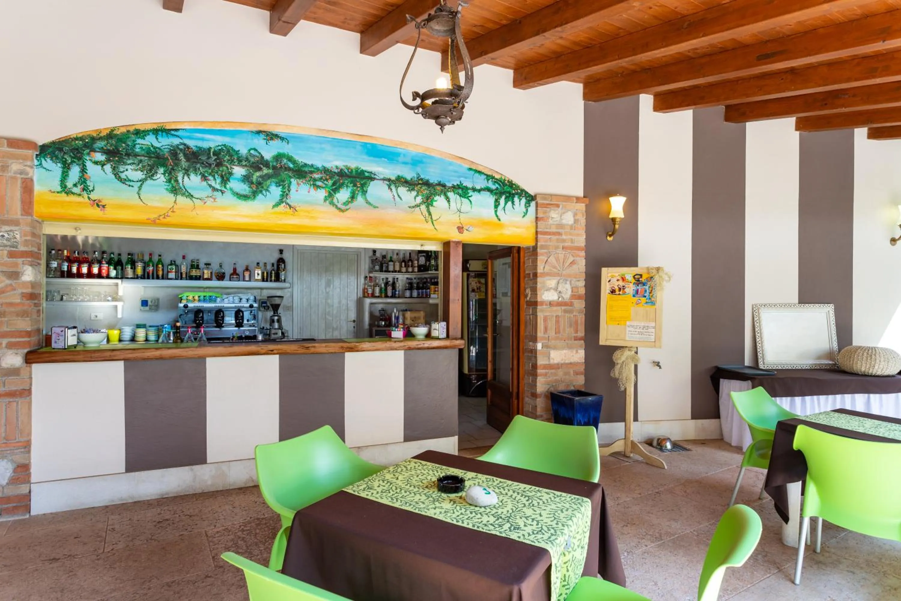 Restaurant/places to eat in West Garda Hotel