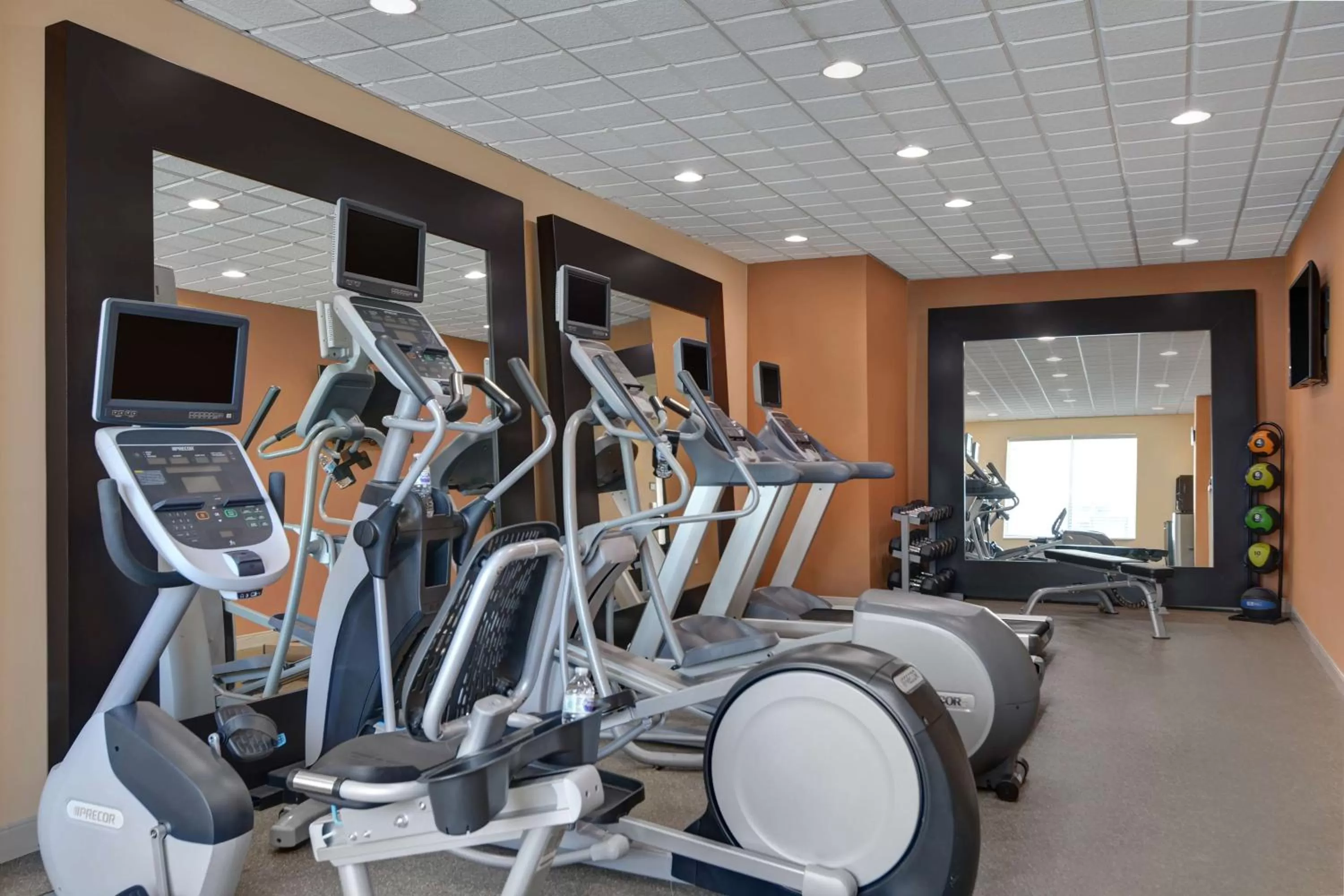 Fitness centre/facilities in Hilton Garden Inn Jacksonville JTB/Deerwood Park