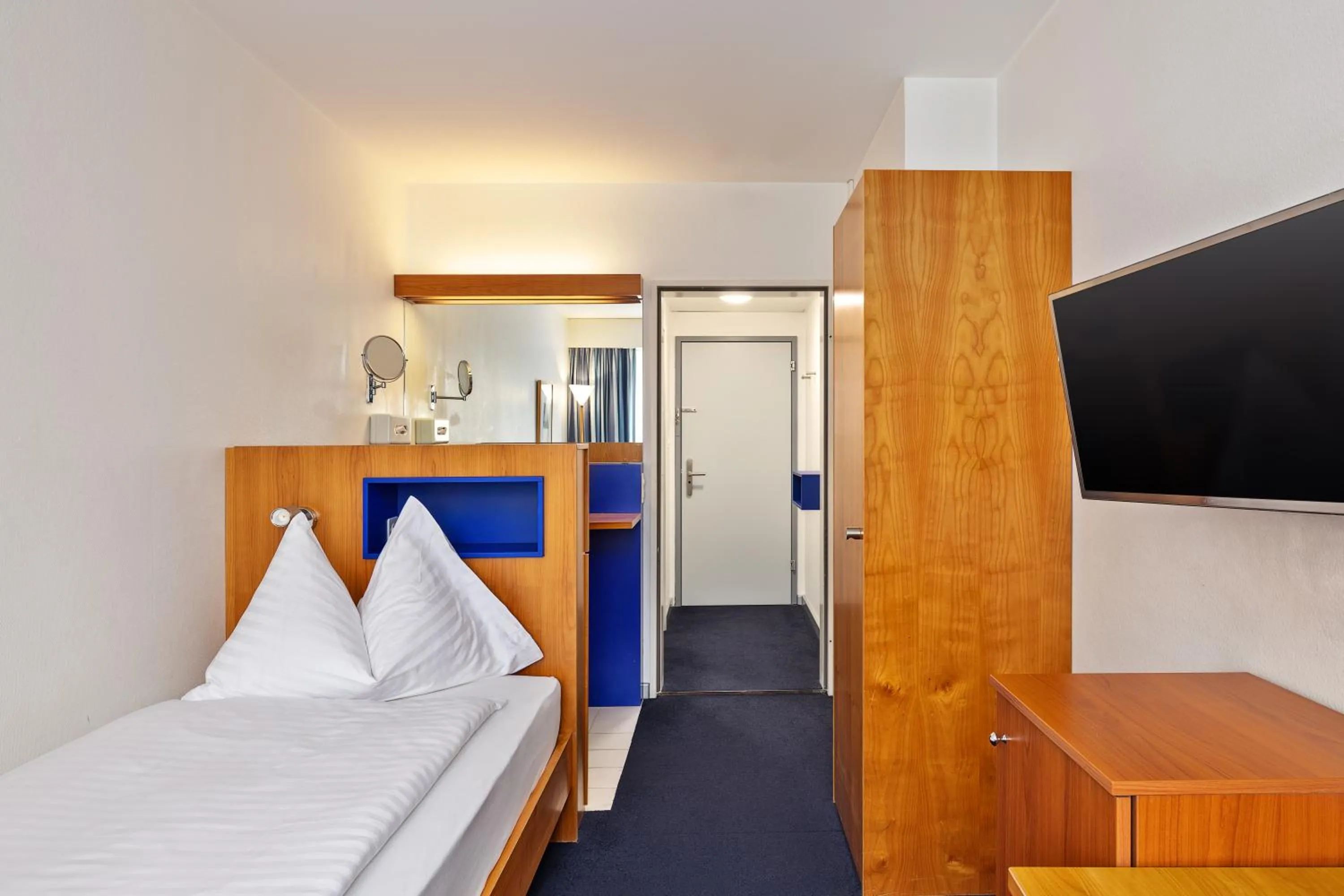 Photo of the whole room, Bed in Merian am Rhein