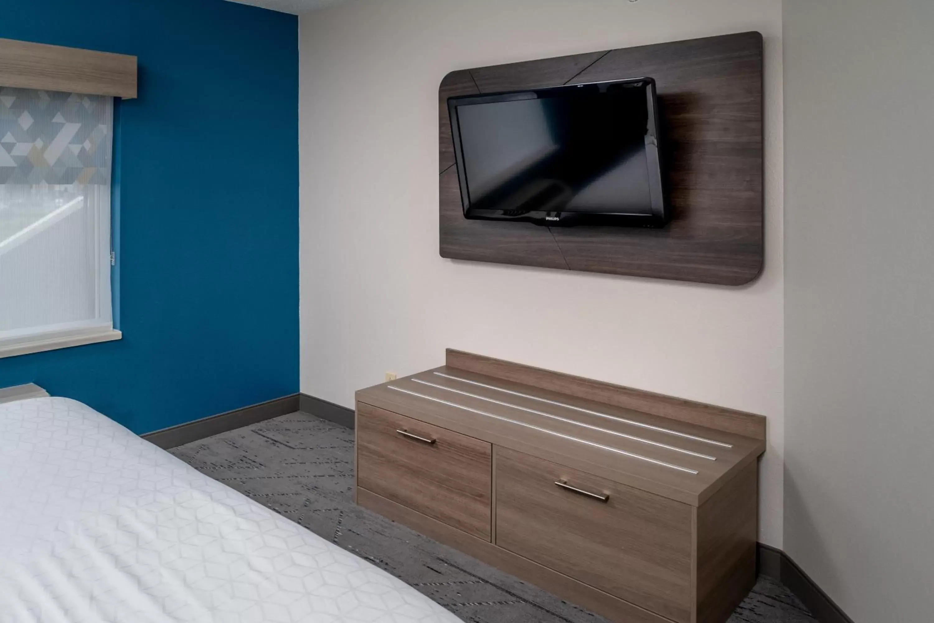 King Room - Disability Access/Non-Smoking in Holiday Inn Express - Charleston/Kanawha City, an IHG Hotel King Room - Disability Access/Non-Smoking in Holiday Inn Express - Charleston/Kanawha City, an IHG Hotel