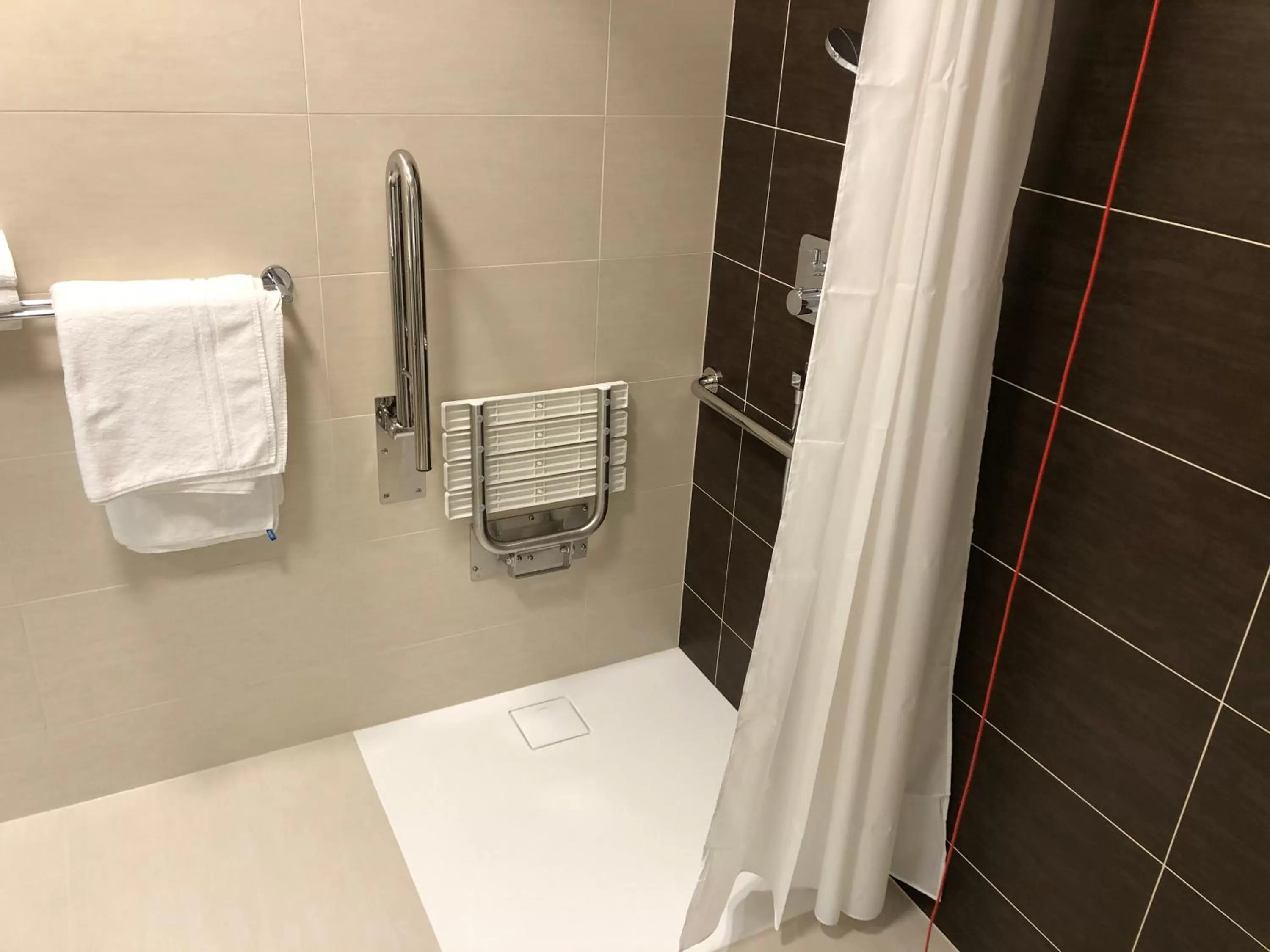 Bathroom in Jukebox Hotel