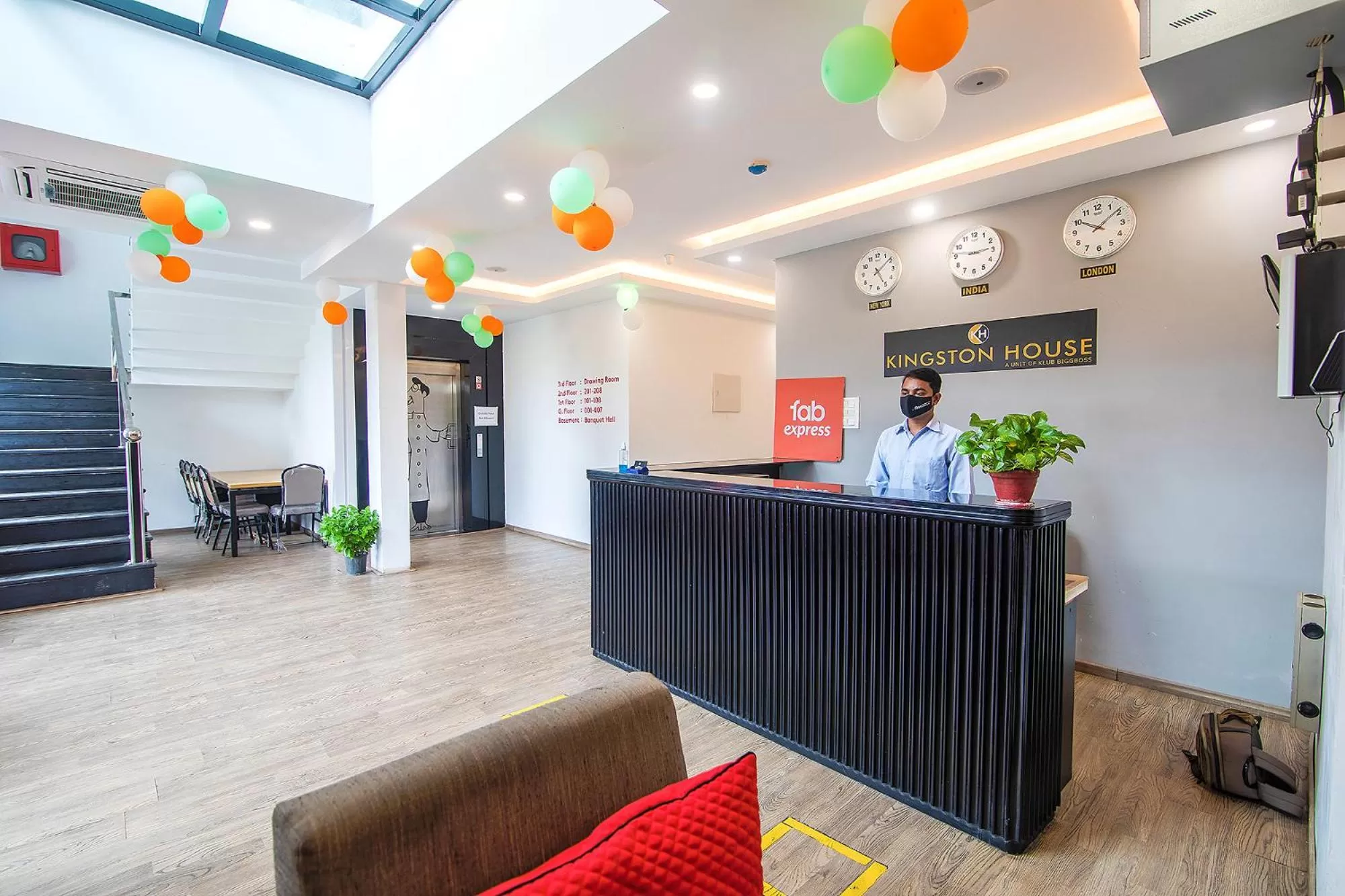 Lobby or reception in FabHotel Kingston House