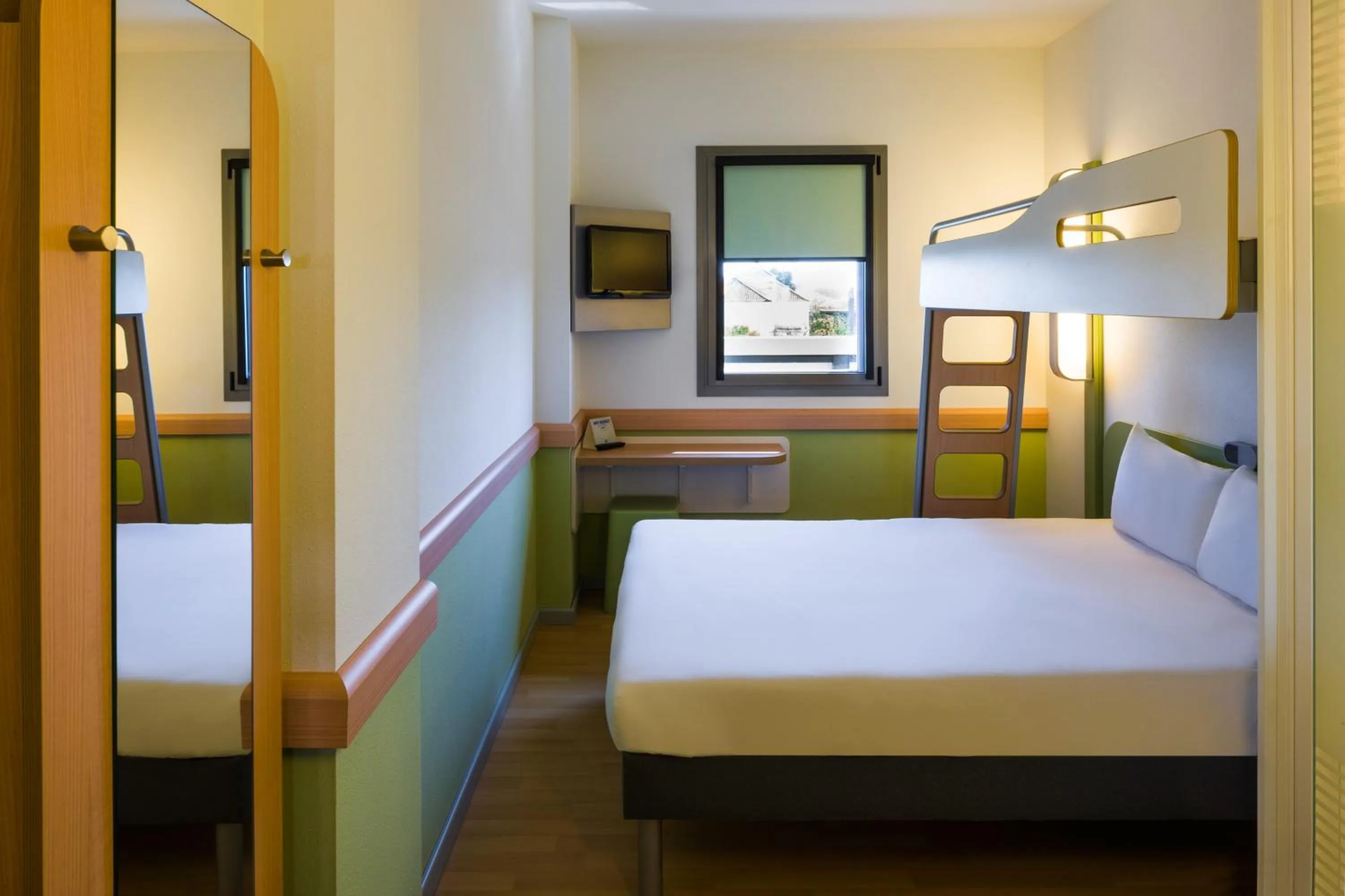 Photo of the whole room, Bed in Ibis Budget Madrid Centro Las Ventas
