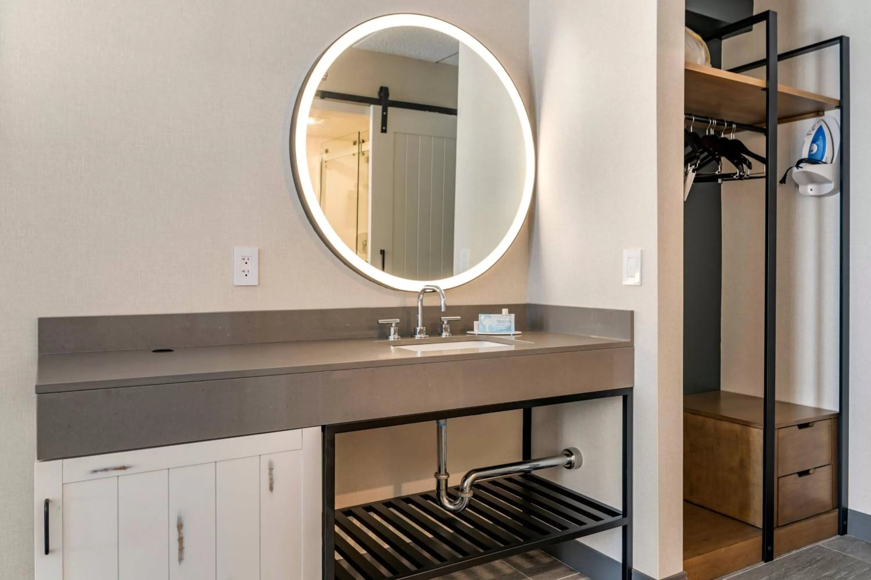 Photo of the whole room in Fairfield Inn & Suites by Marriott Providence Airport Warwick