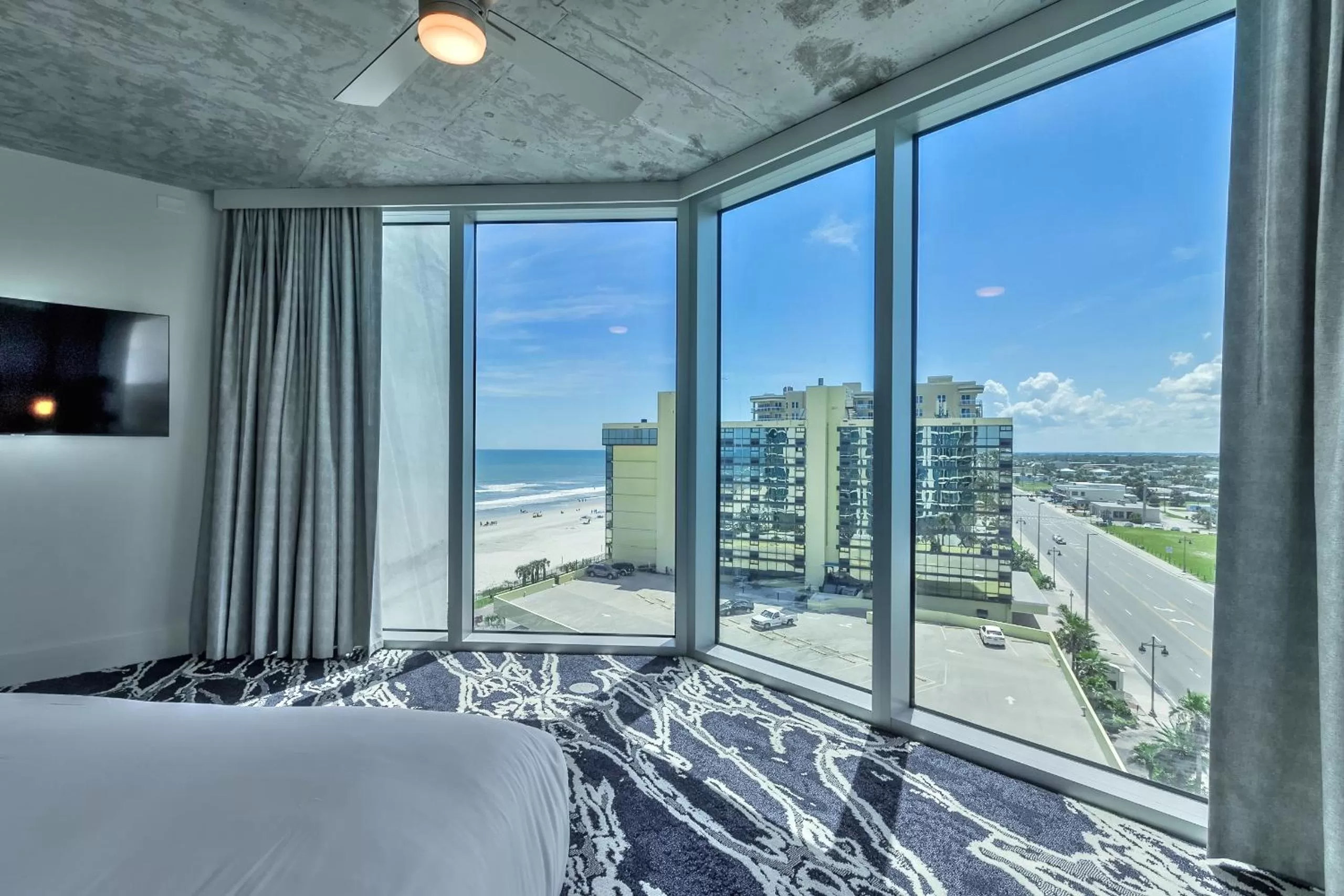 City view, Bed in Max Beach Resort