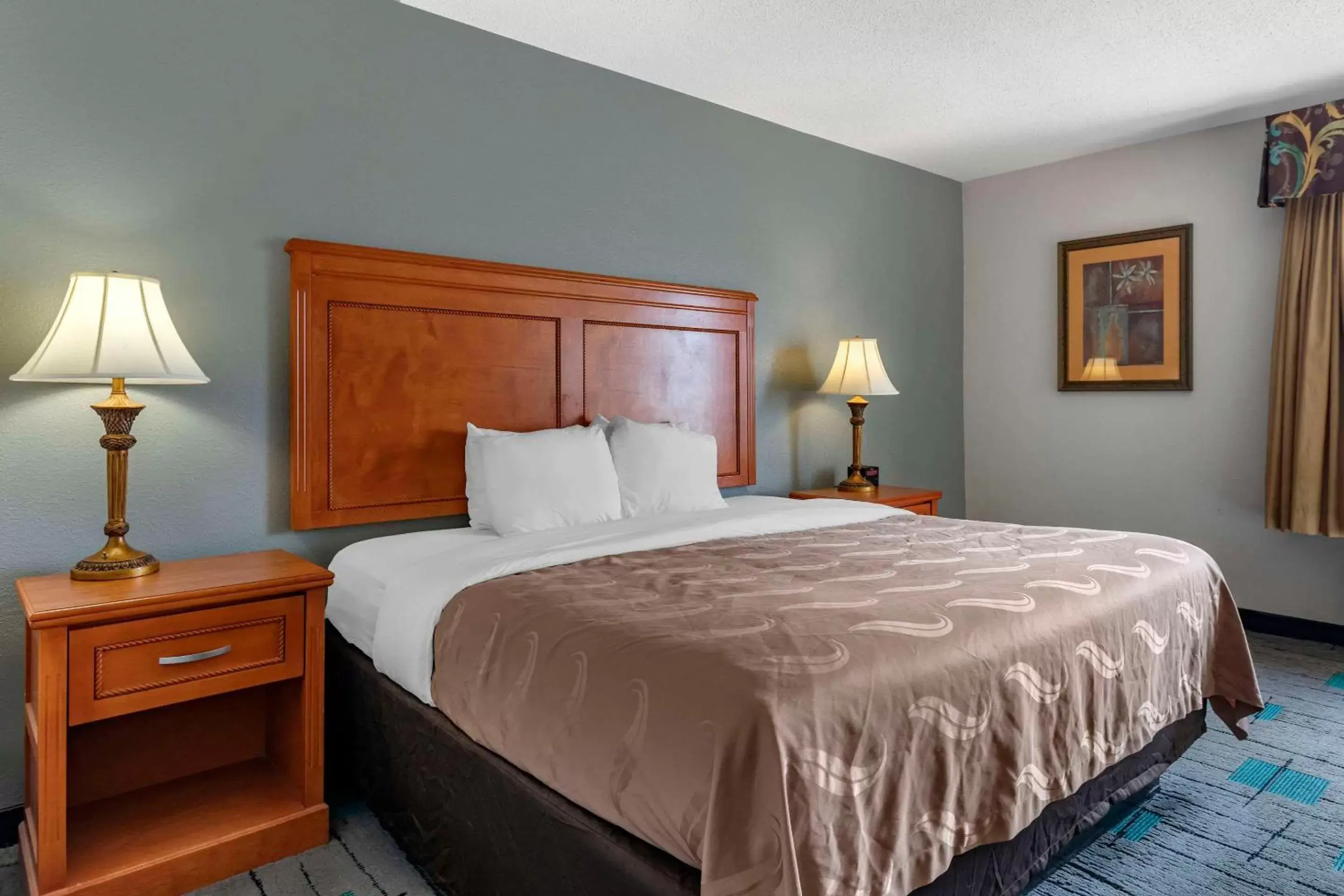 King Room - Non-Smoking in Quality Inn & Suites Chattanooga West near Lookout Mountain King Room - Non-Smoking in Quality Inn & Suites Chattanooga West near Lookout Mountain