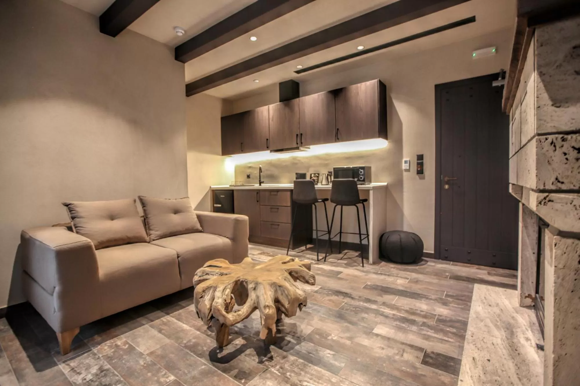 Kitchen or kitchenette, Seating Area in Meteora Heaven and Earth Kastraki premium suites