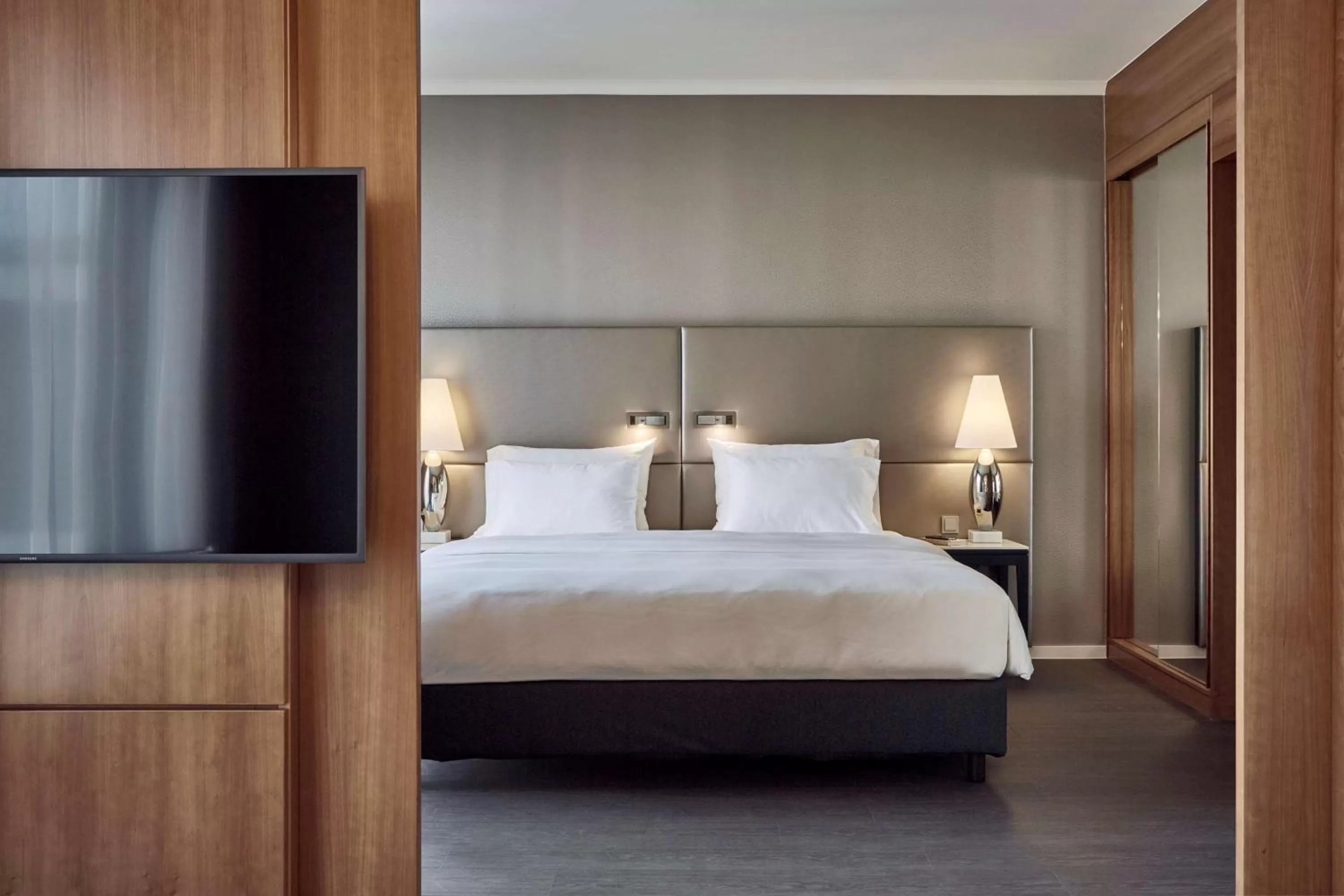 Photo of the whole room, Bed in Radisson Blu Hotel Hannover