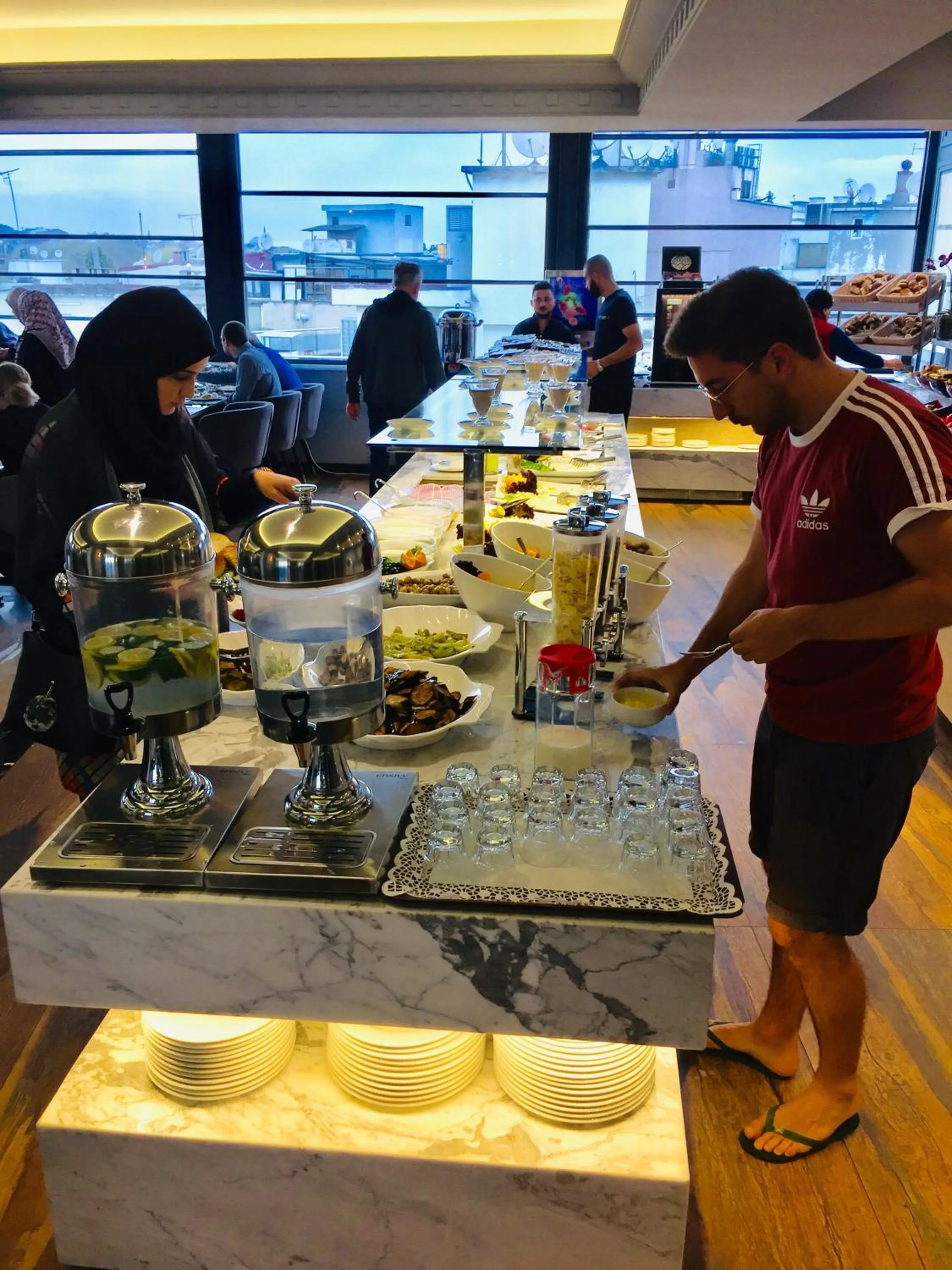 Food and drinks in Grand Washington Hotel