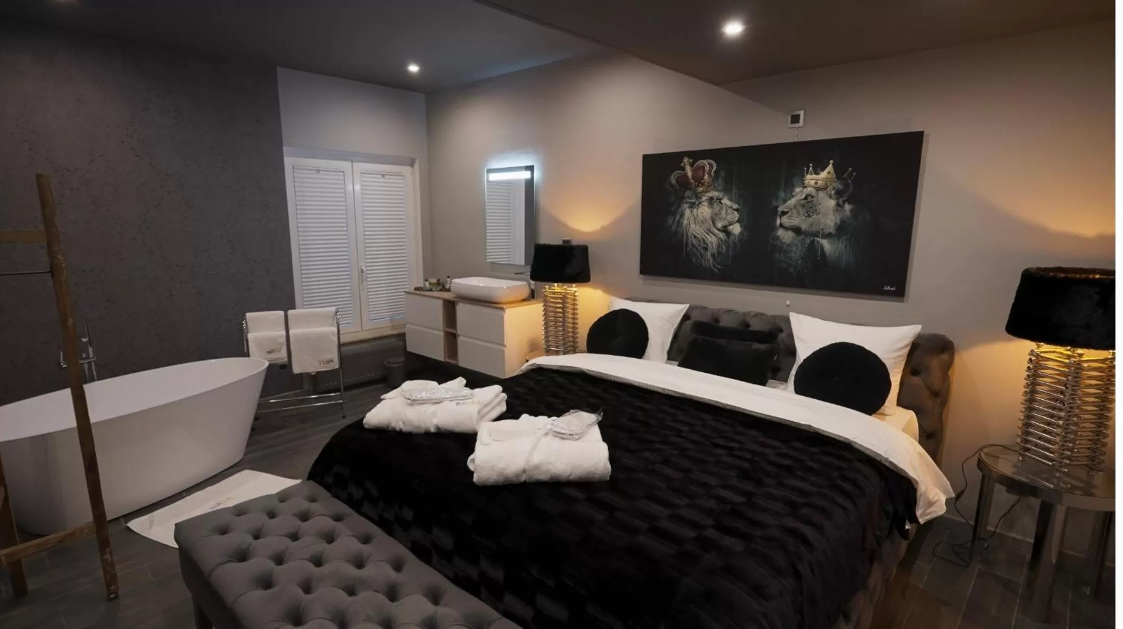 Photo of the whole room in Les Suites M