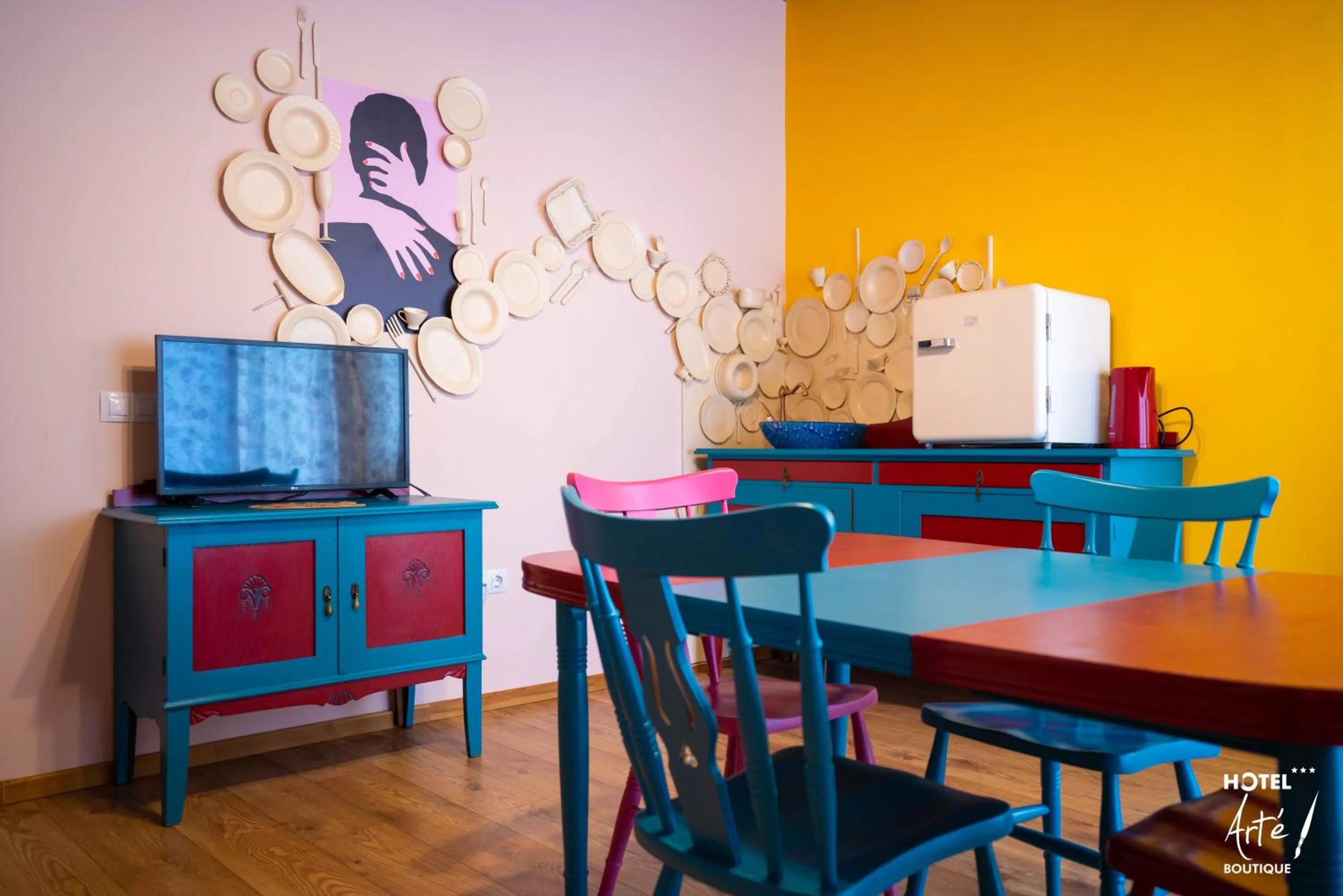 Photo of the whole room, TV/Entertainment Center in Art'e Boutique Hotel