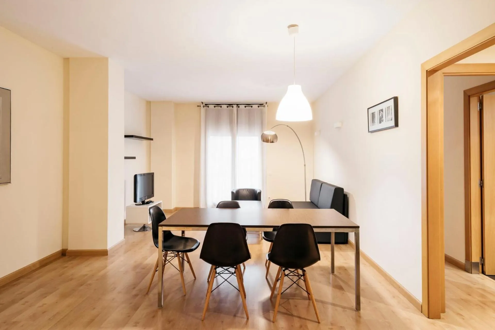 Dining area in Barcelona Apartment Villarroel