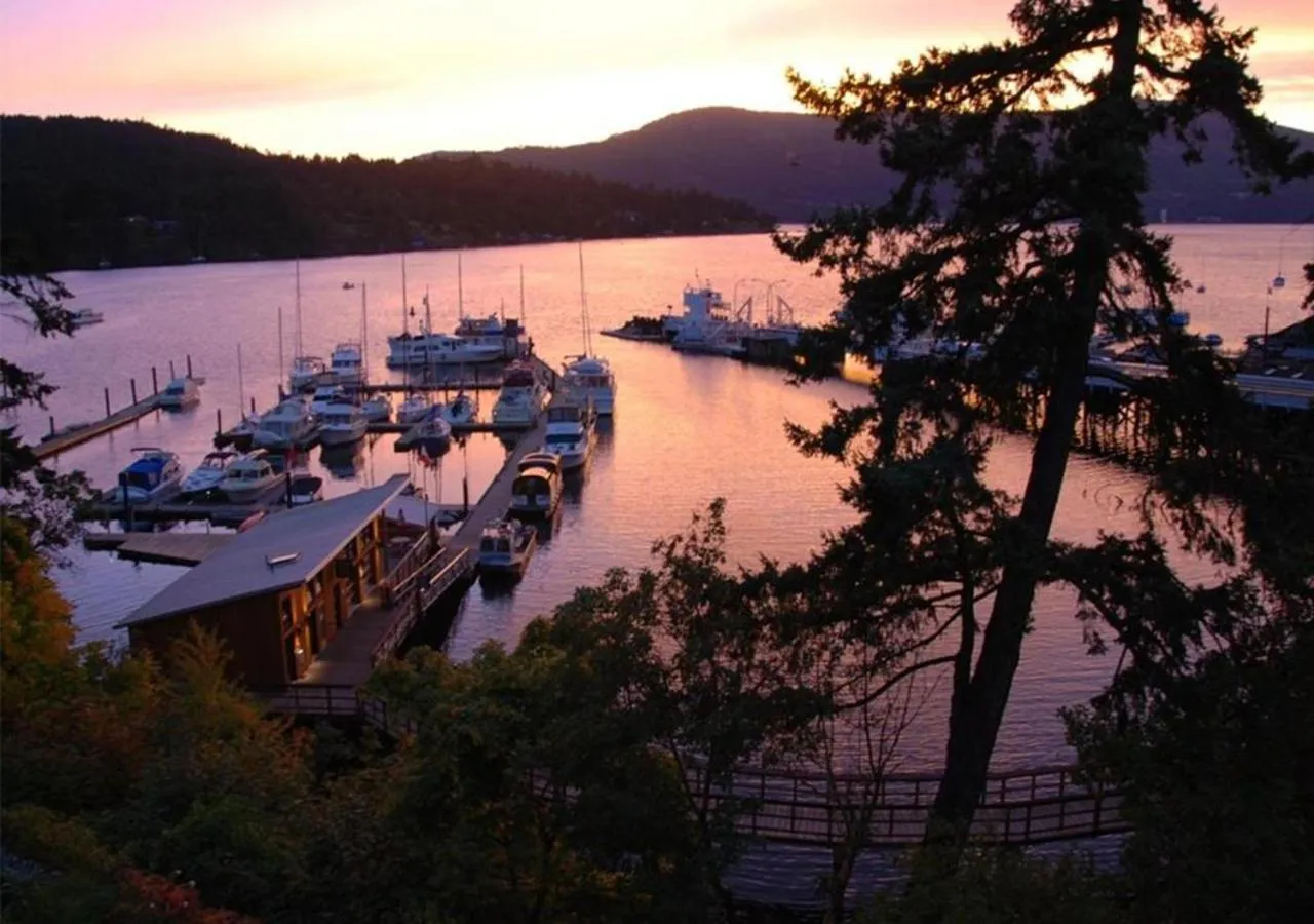 Sunset in Brentwood Bay Resort & Spa