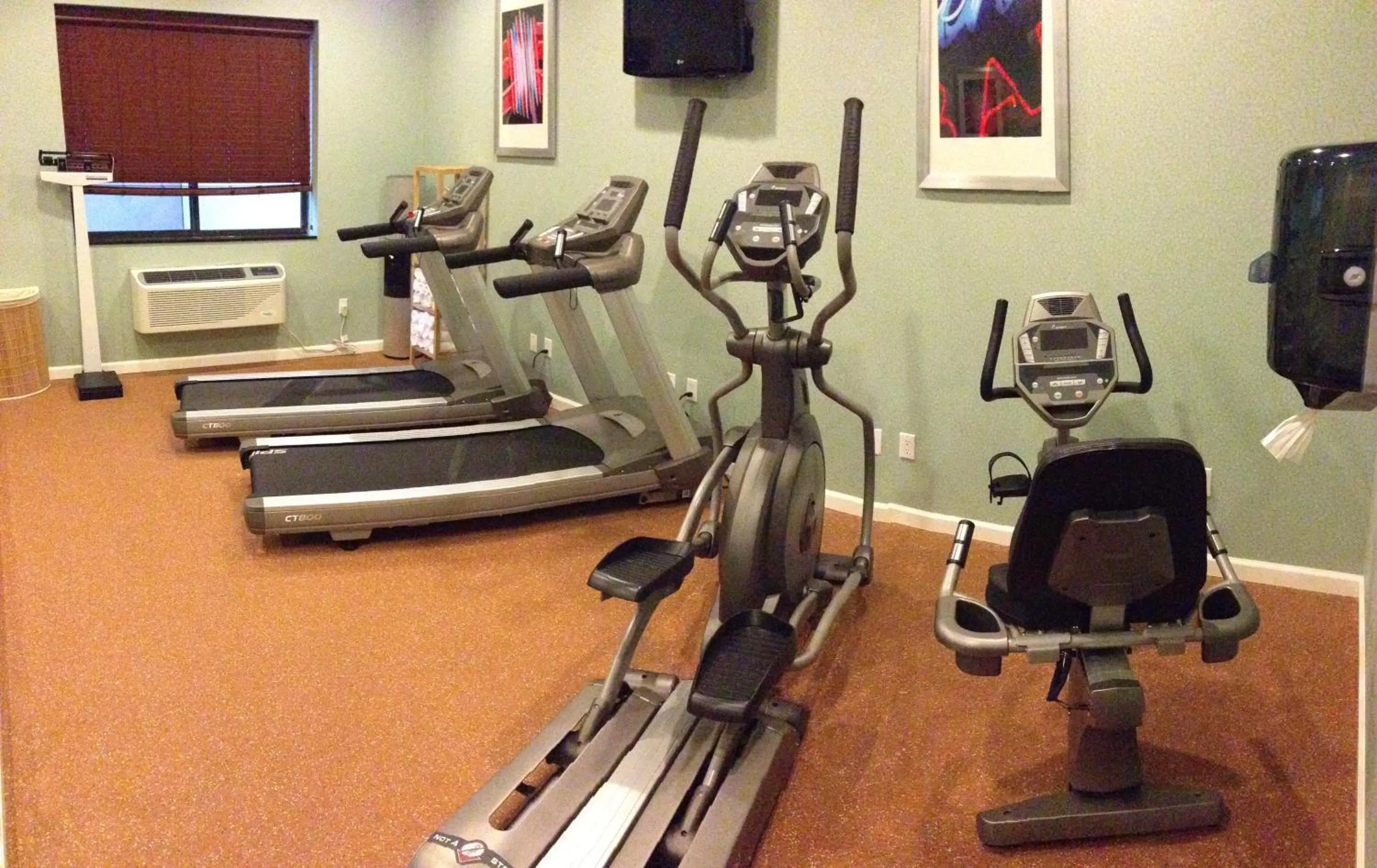 Fitness centre/facilities in Holiday Inn Express Manhattan Midtown West by IHG