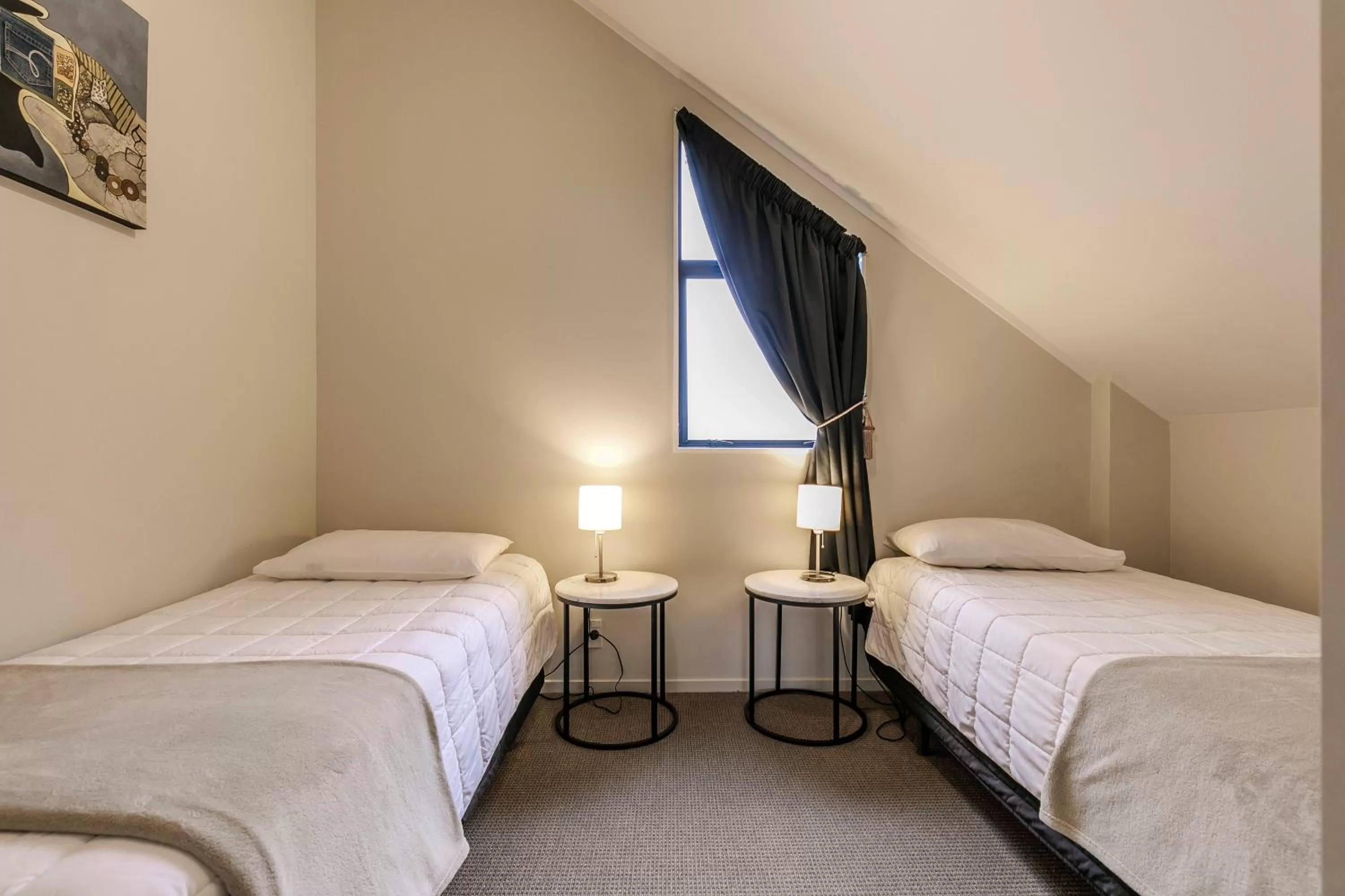 Photo of the whole room, Bed in Le Chalet Suisse Motel Taupo