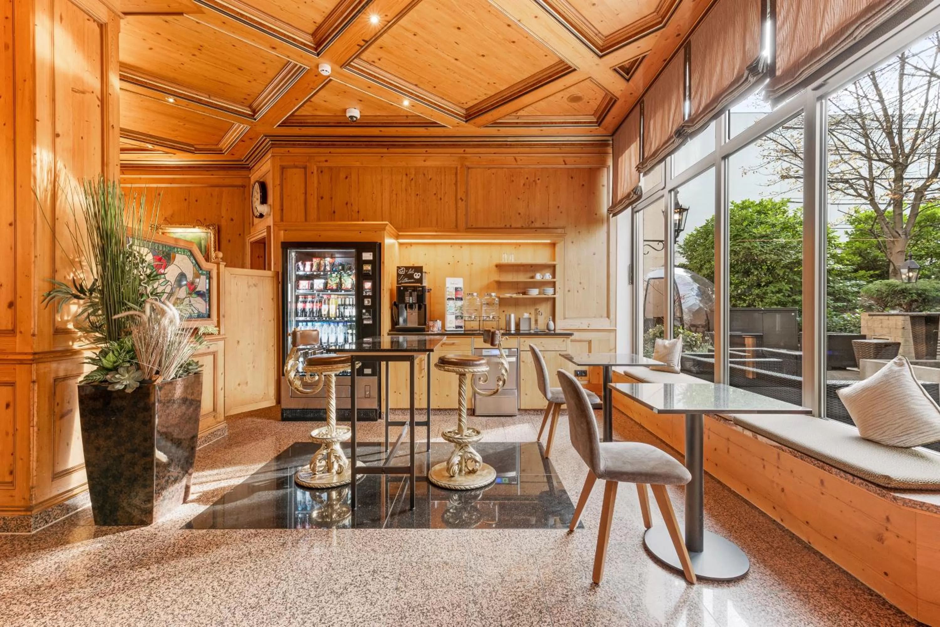 Food and drinks in King's Hotel Center Superior