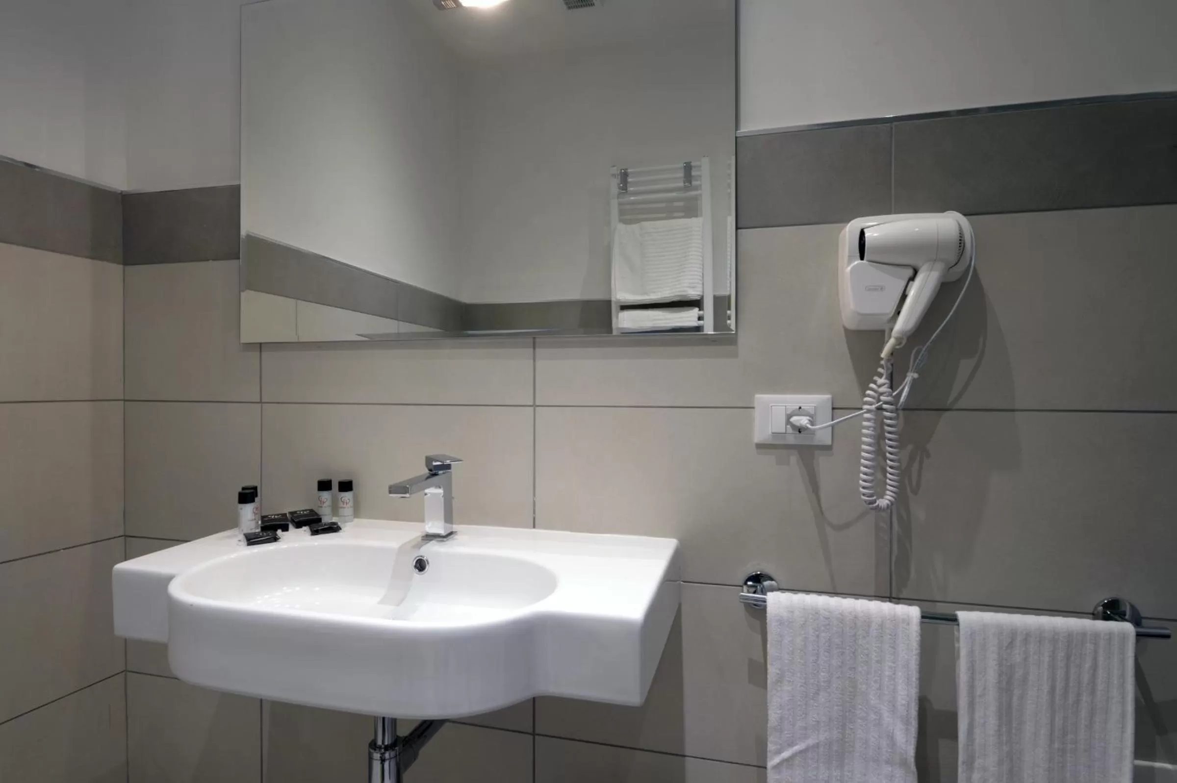 Bathroom in Star Vatican Rooms