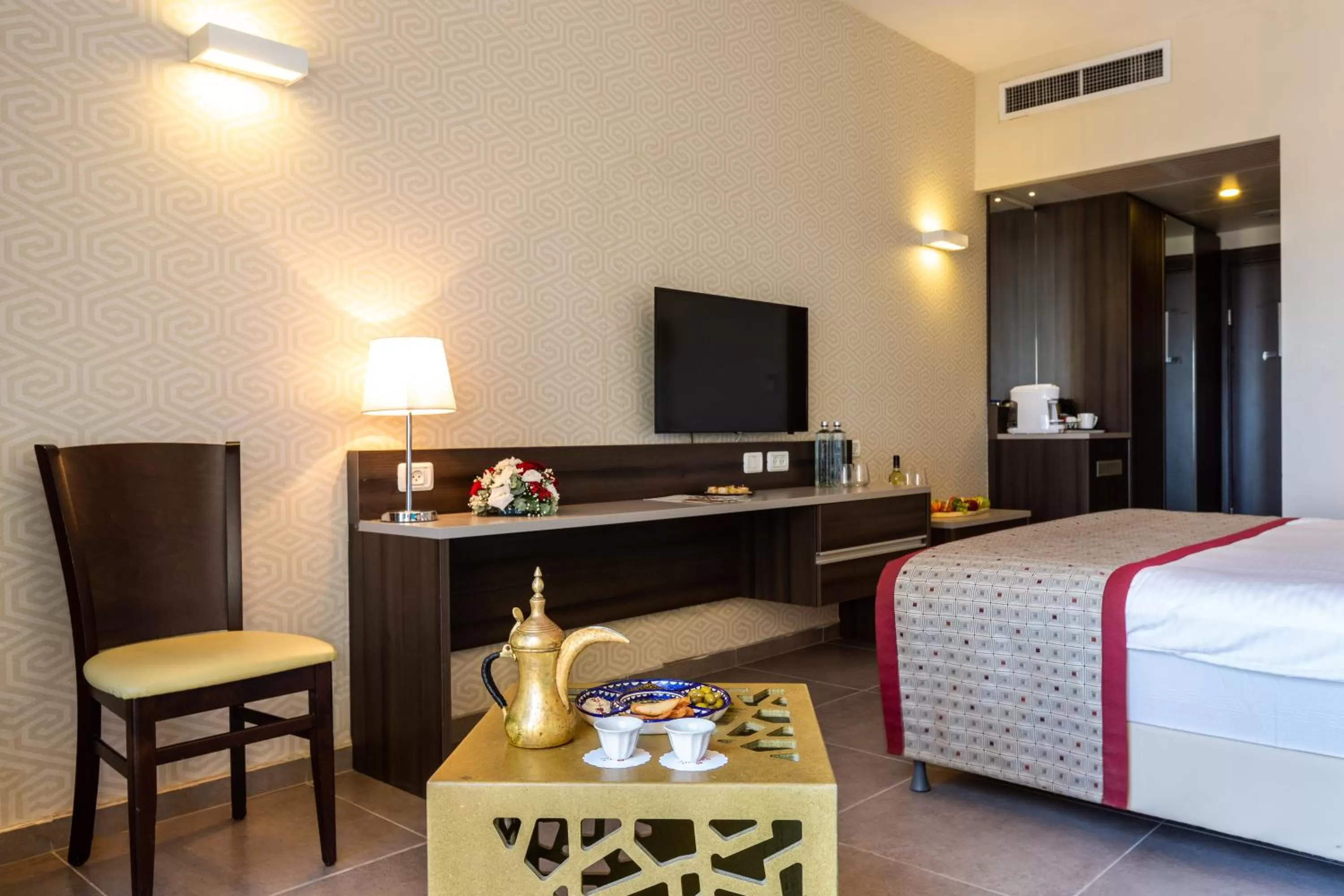 TV and multimedia, Bed in Ramada Olivie Nazareth