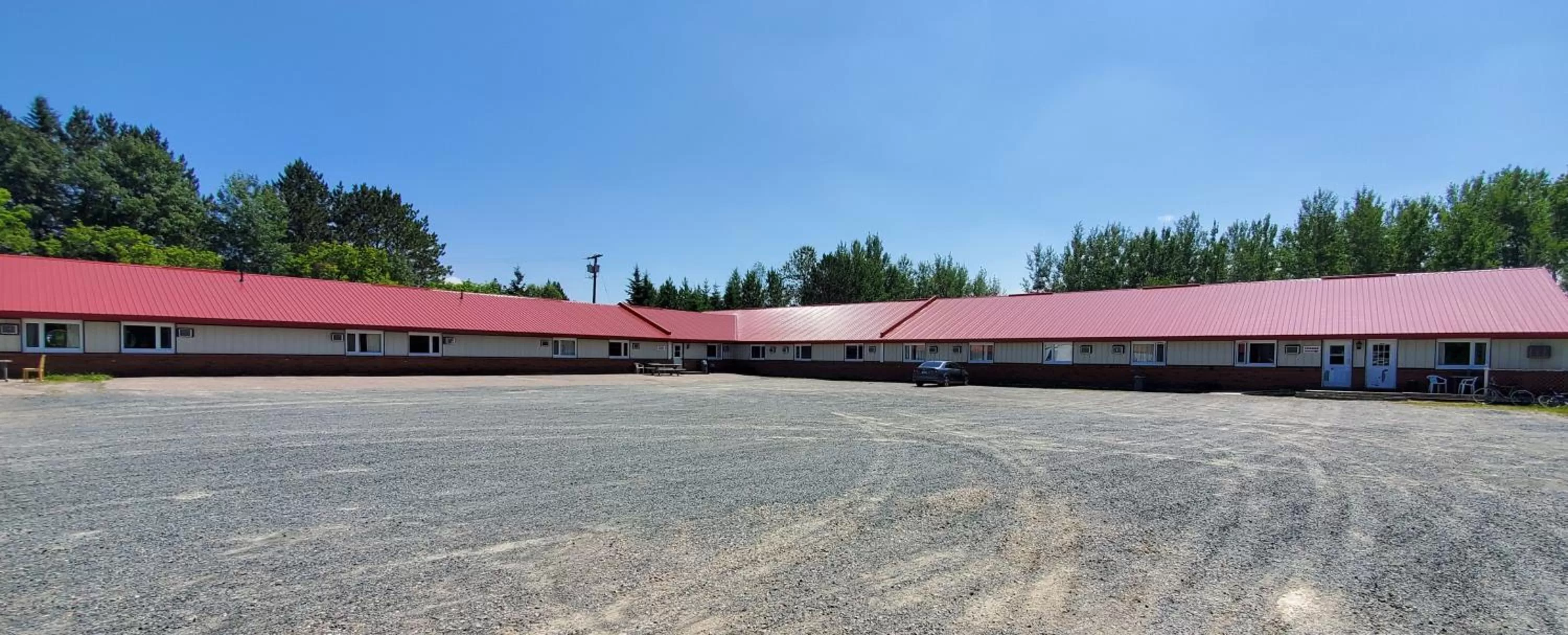 Facade/entrance in Englehart Motel