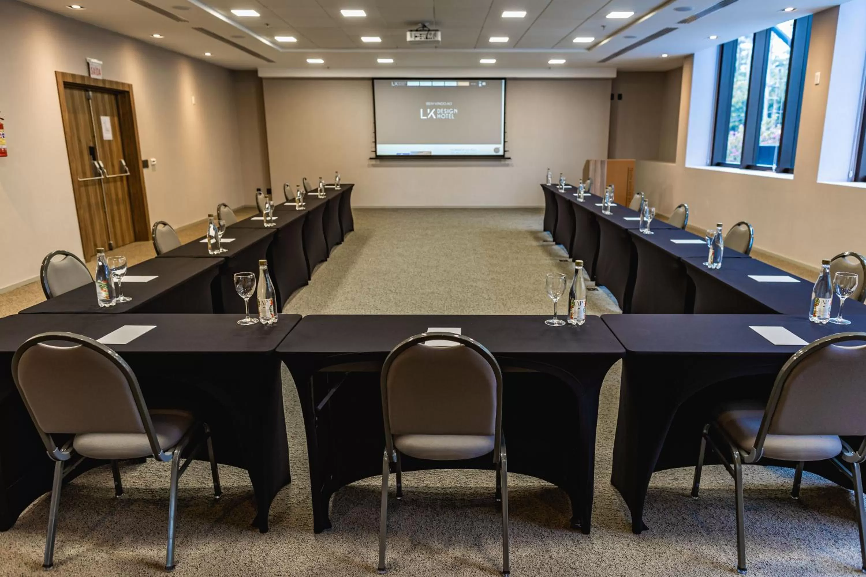 Meeting/conference room in LK Design Hotel Florianópolis