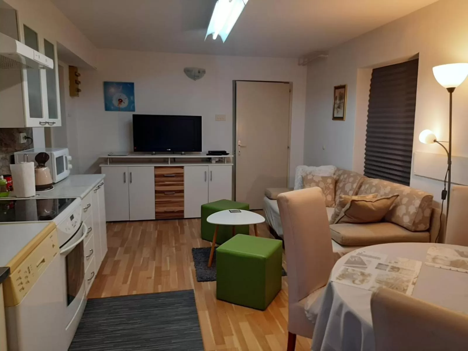 Apartment & Rooms Miboti