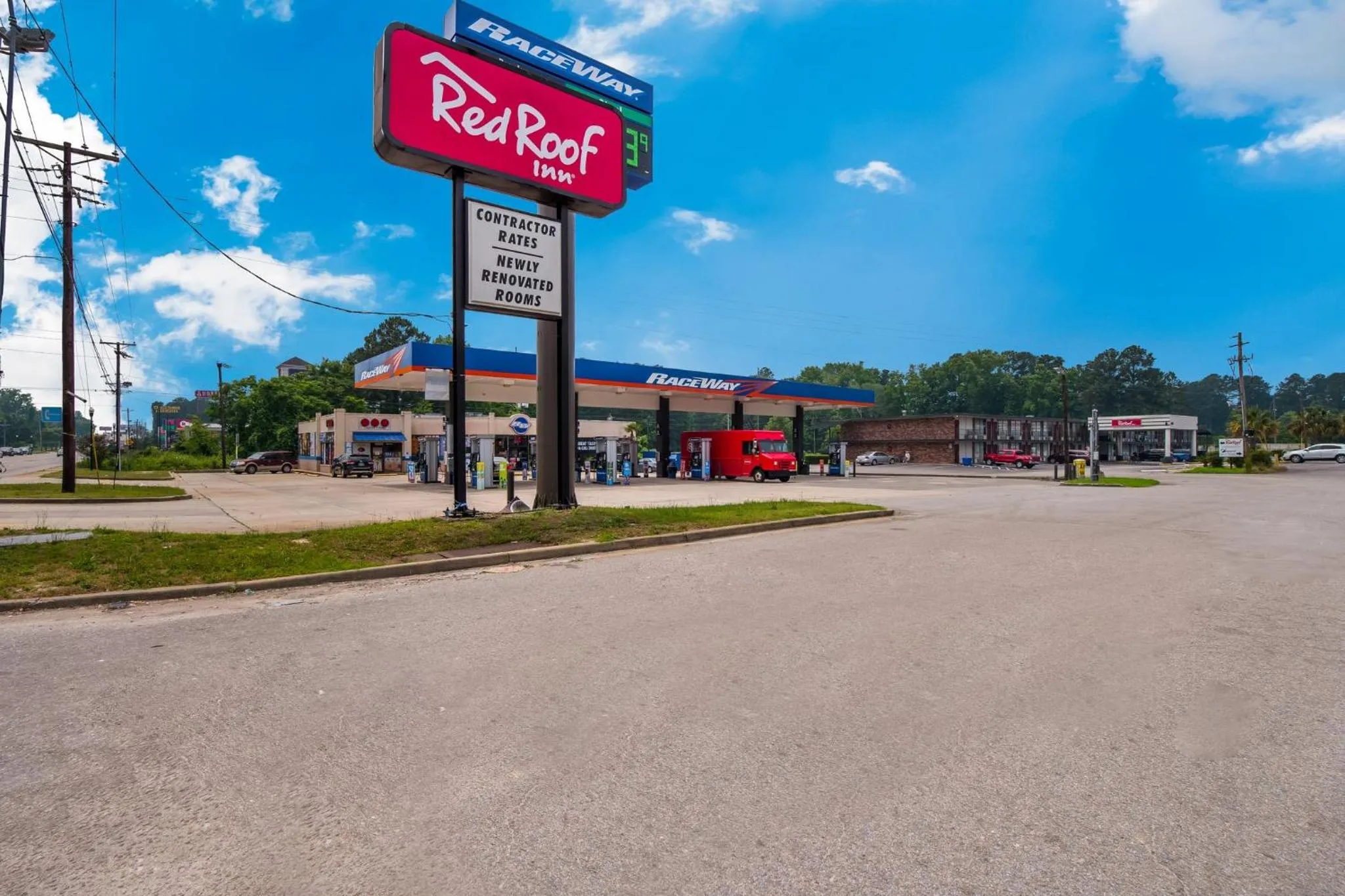 Property building in Red Roof Inn Columbia, SC Airport