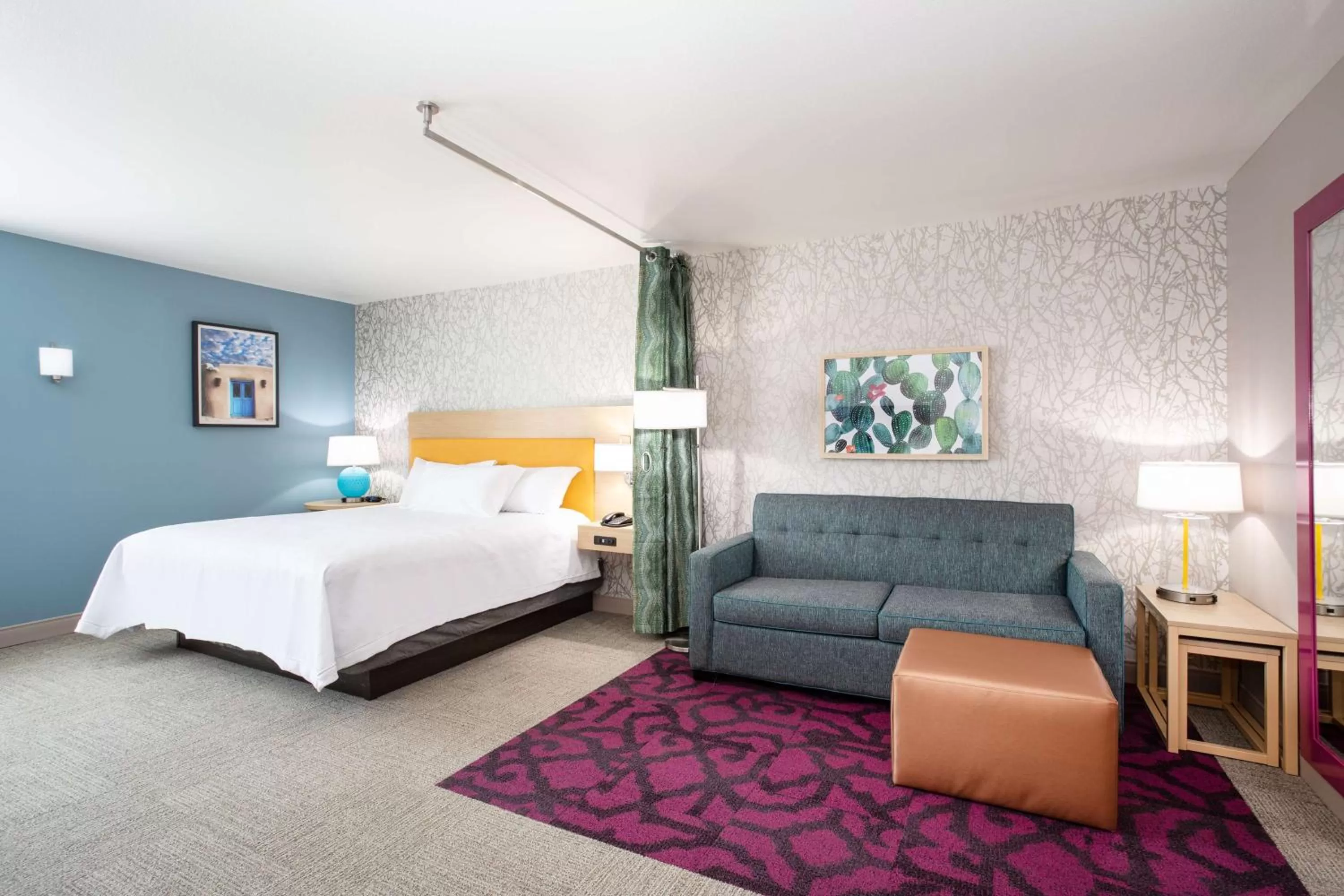 Living room, Bed in Home2 Suites by Hilton Roswell, NM