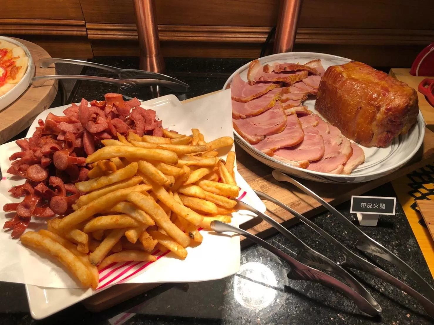 Breakfast in River inn Station