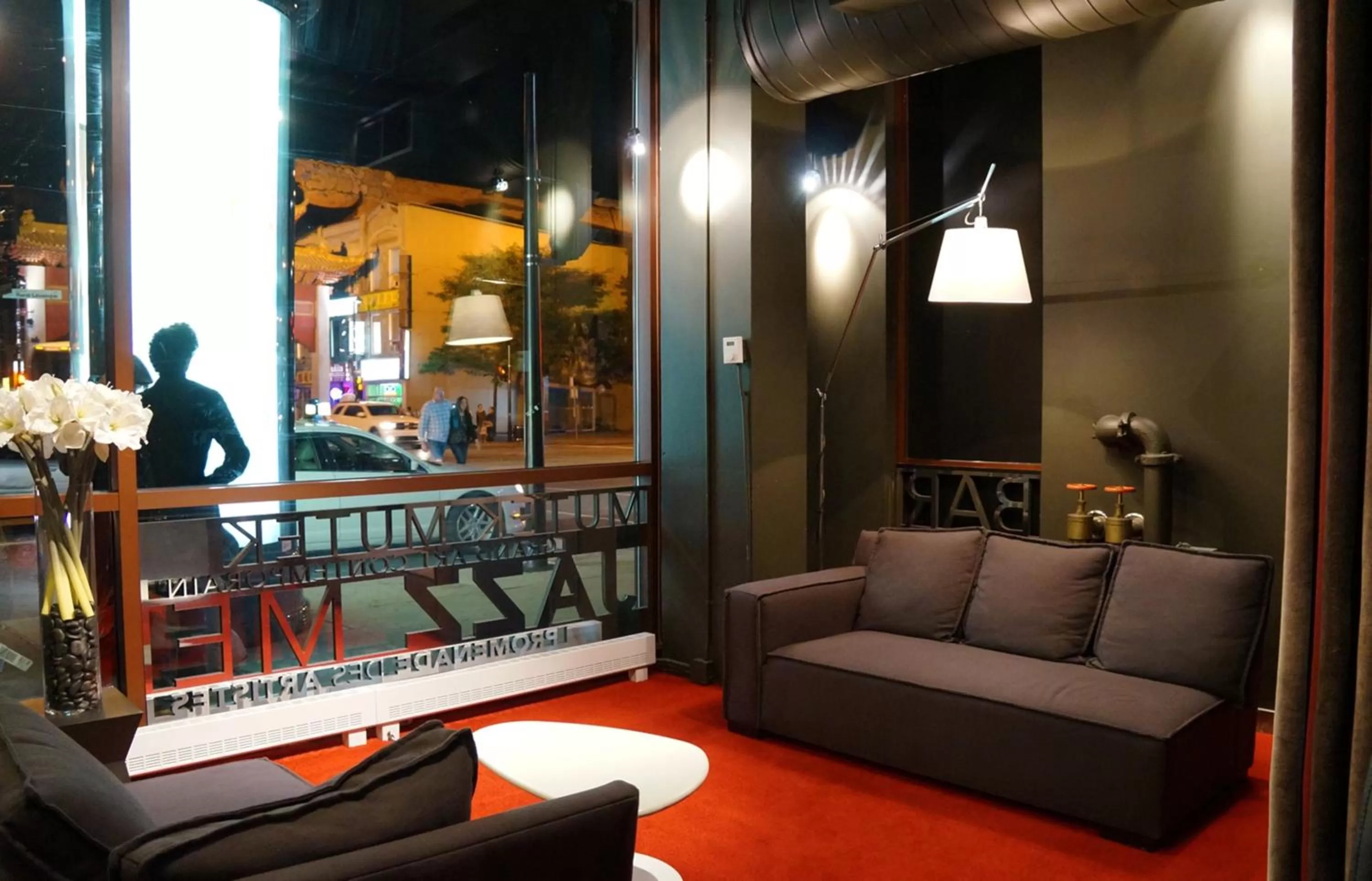 Lounge or bar in Hotel Zero 1 Montreal