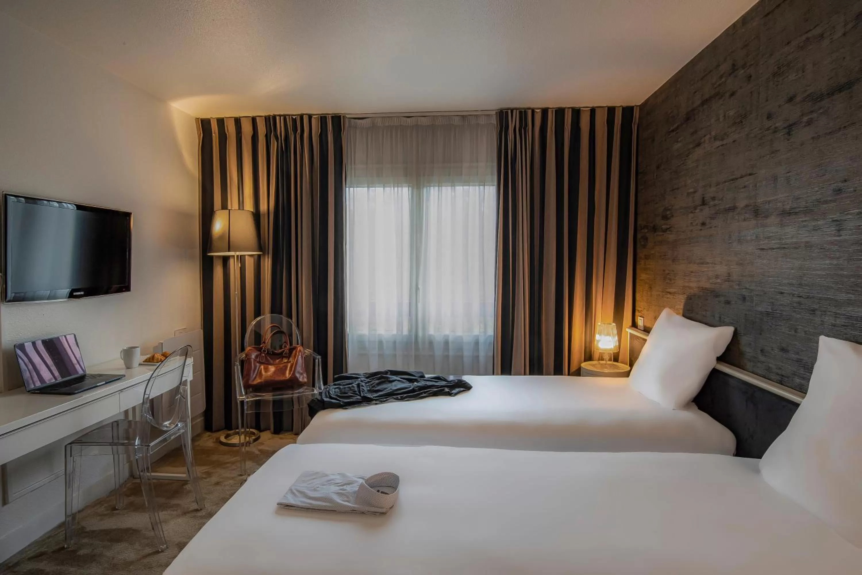 Bedroom, Bed in Hôtel Quorum