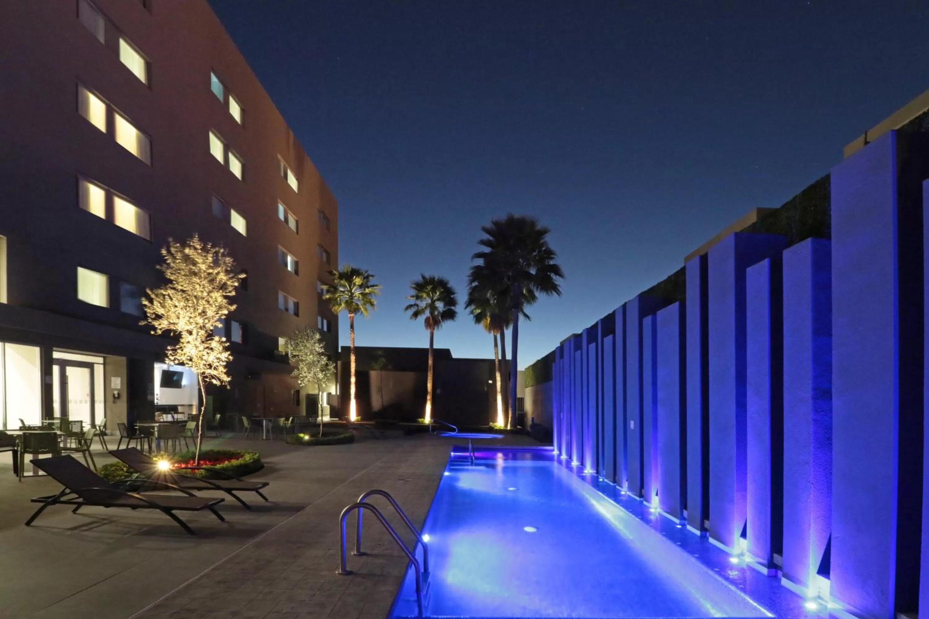 Swimming pool in Holiday Inn Express Hotel & Suites Hermosillo by IHG