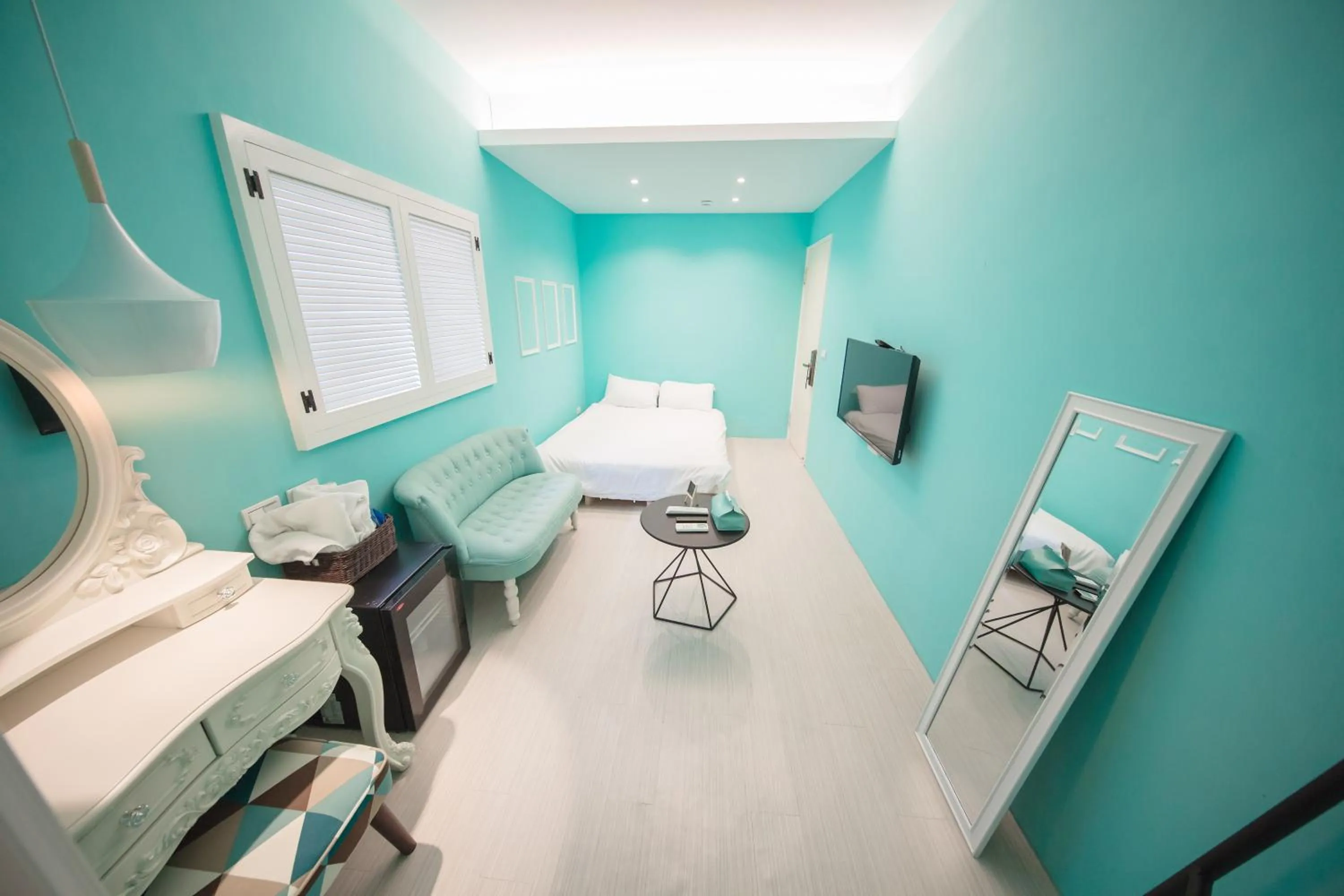 Photo of the whole room in Urban