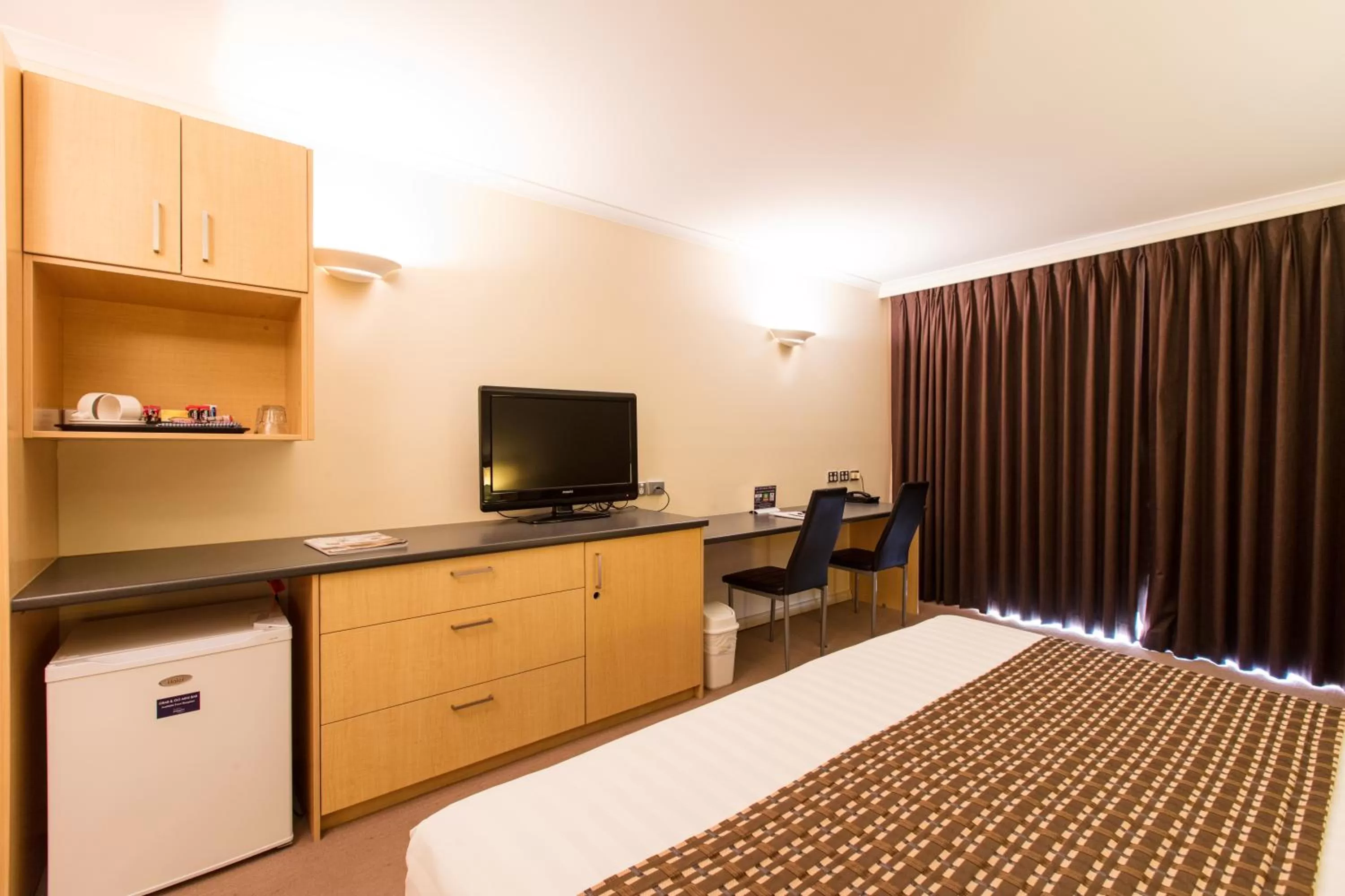hair dresser, Bed in Mildura Inlander Resort