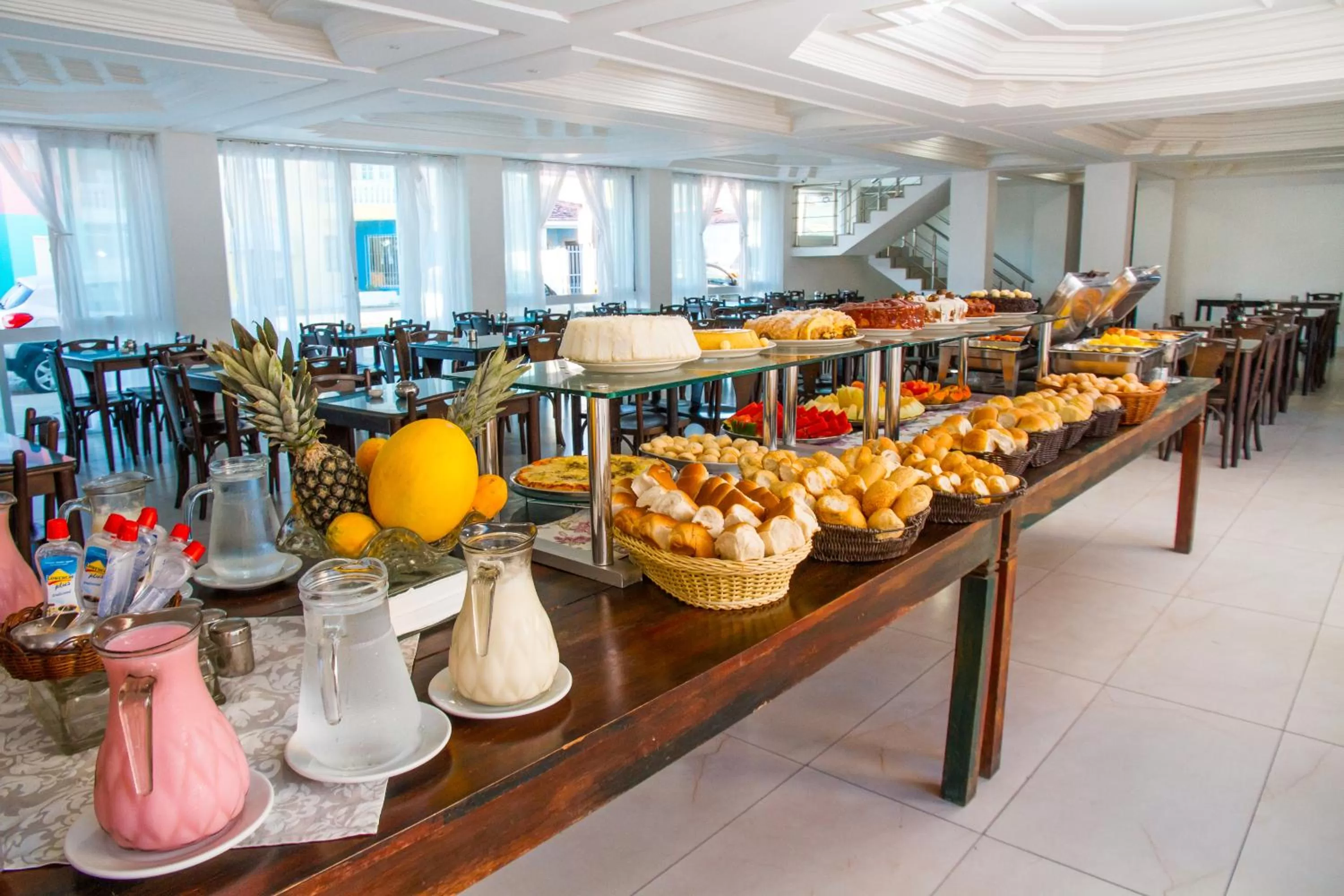 Breakfast in Shangrilá - Rede Soberano