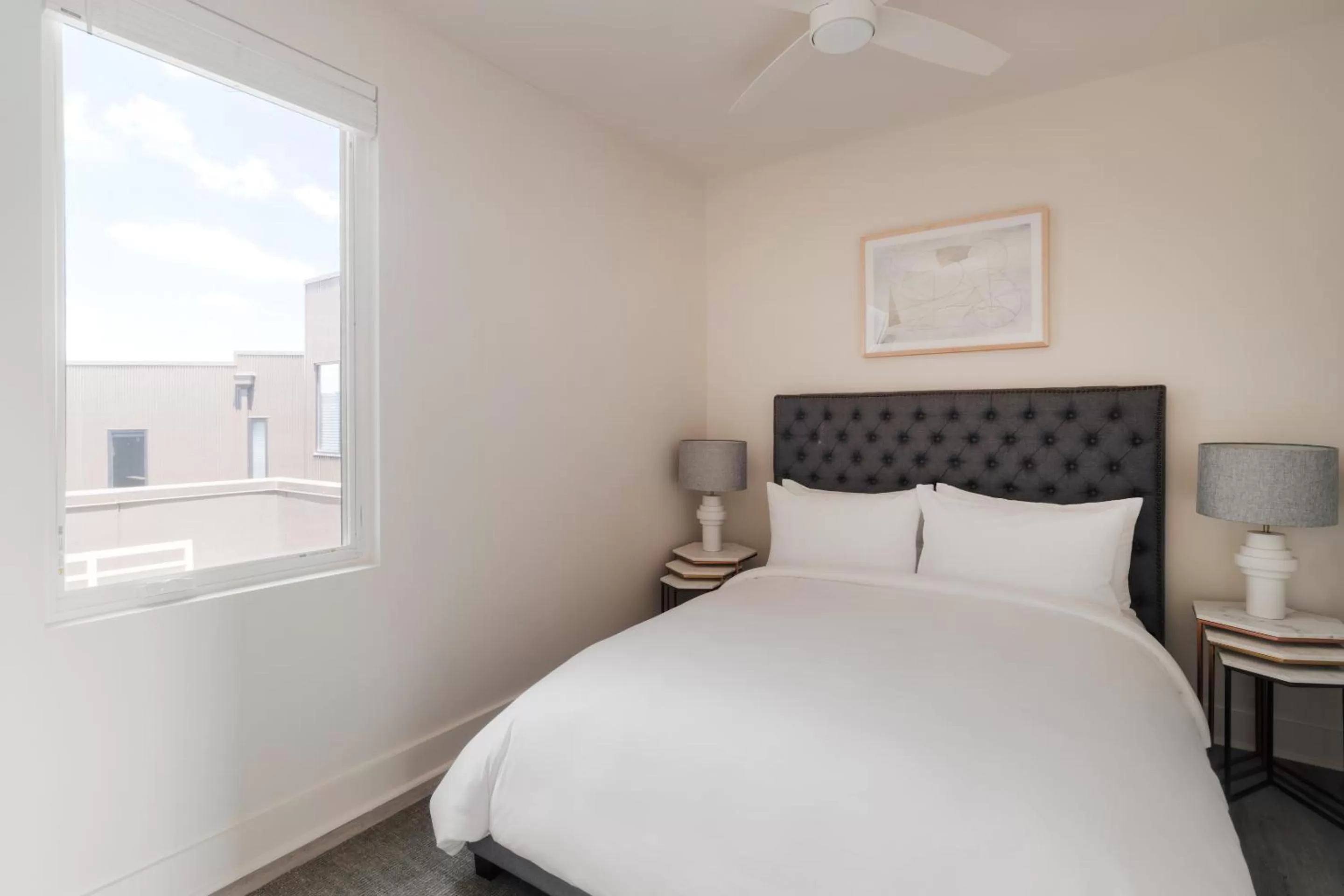 Bed in Sonder The Hideaway