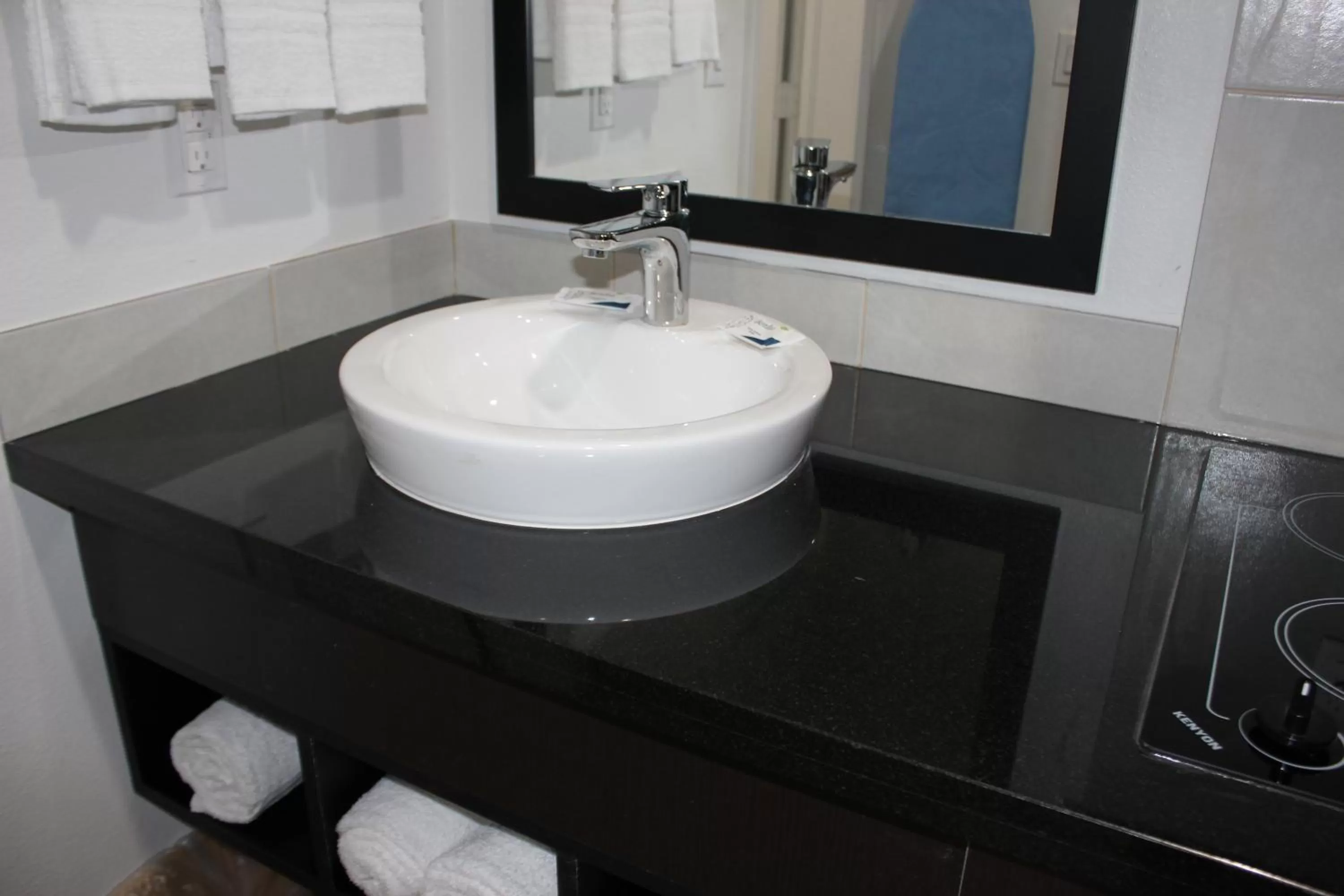 Bathroom in Studio 6-Houston, TX - East