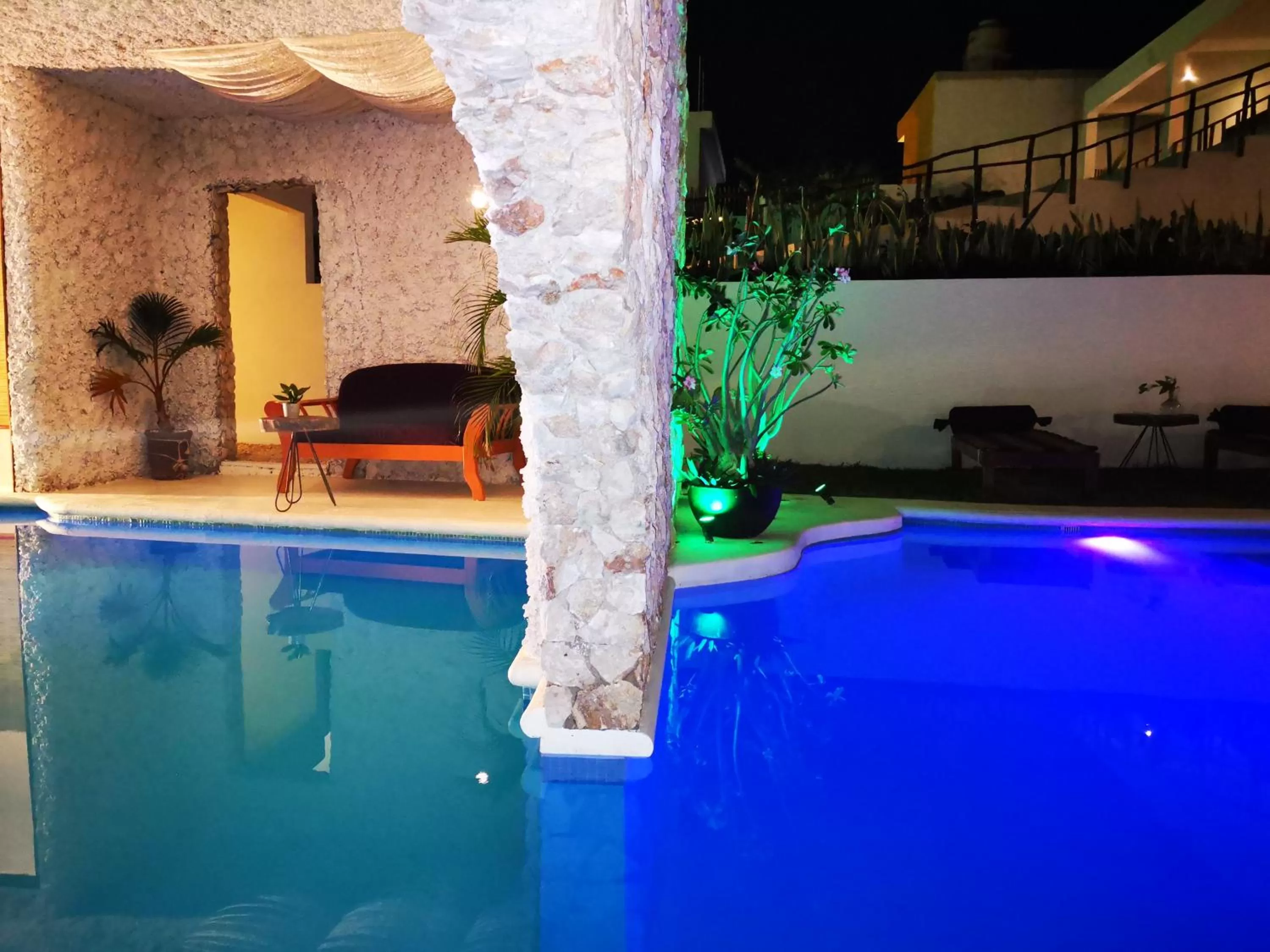 Swimming pool in Mayan Majesty Boutique Hotel