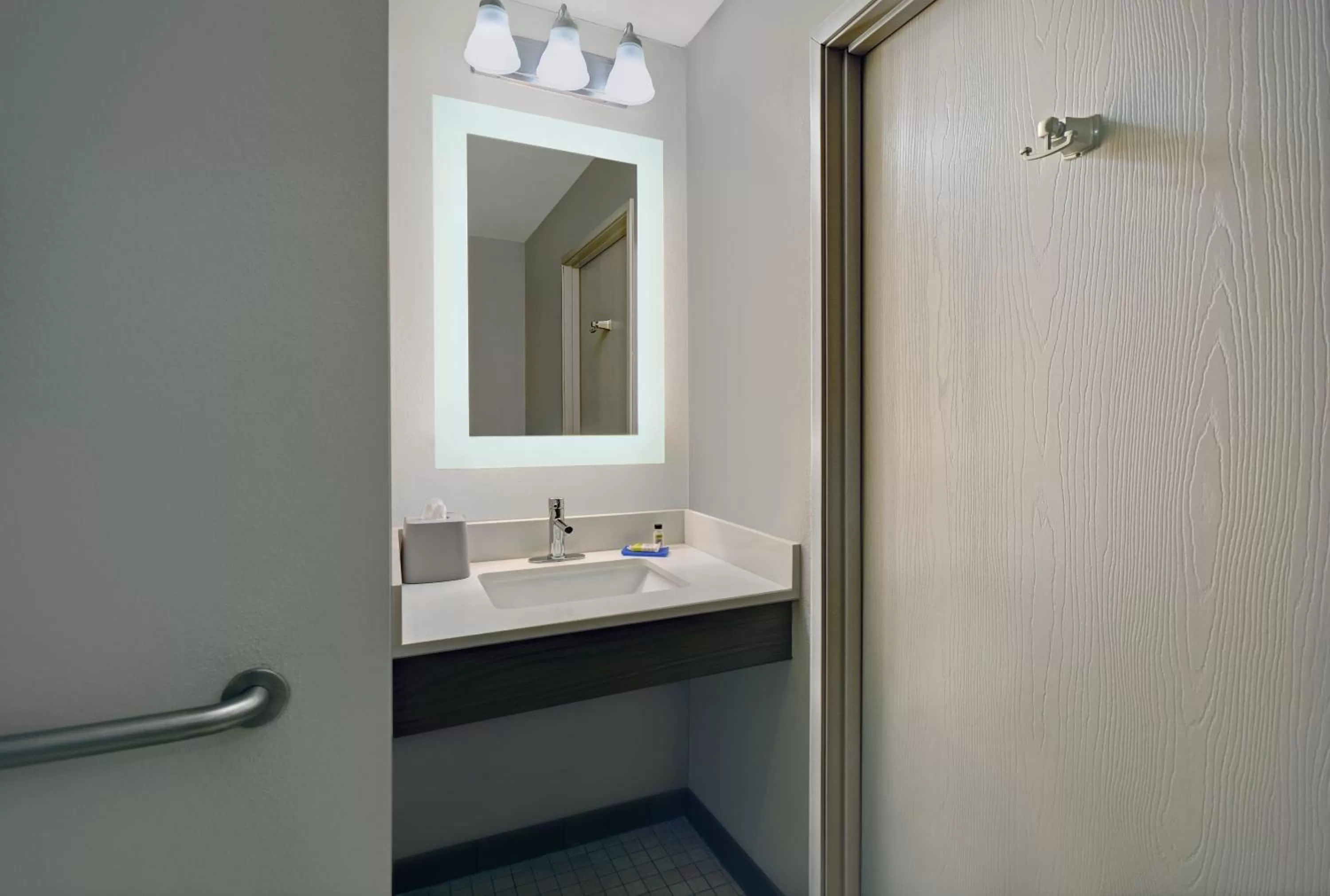 Bathroom in Holiday Inn Express Adrian by IHG