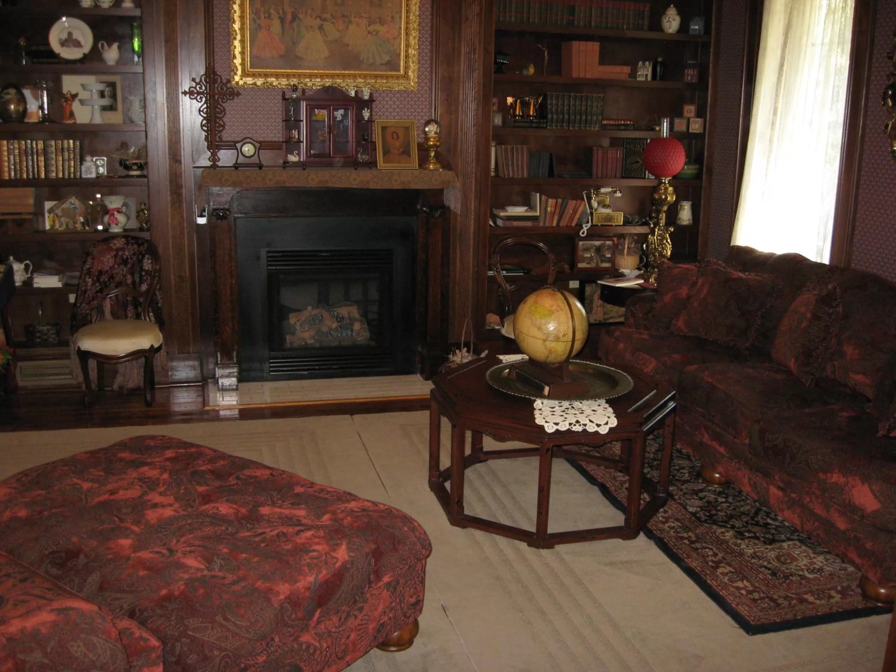 Library in Bayberry House Bed and Breakfast