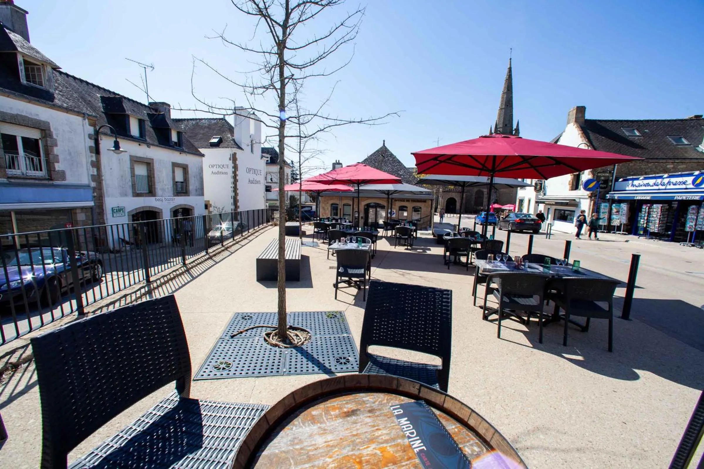 Restaurant/places to eat in La Marine