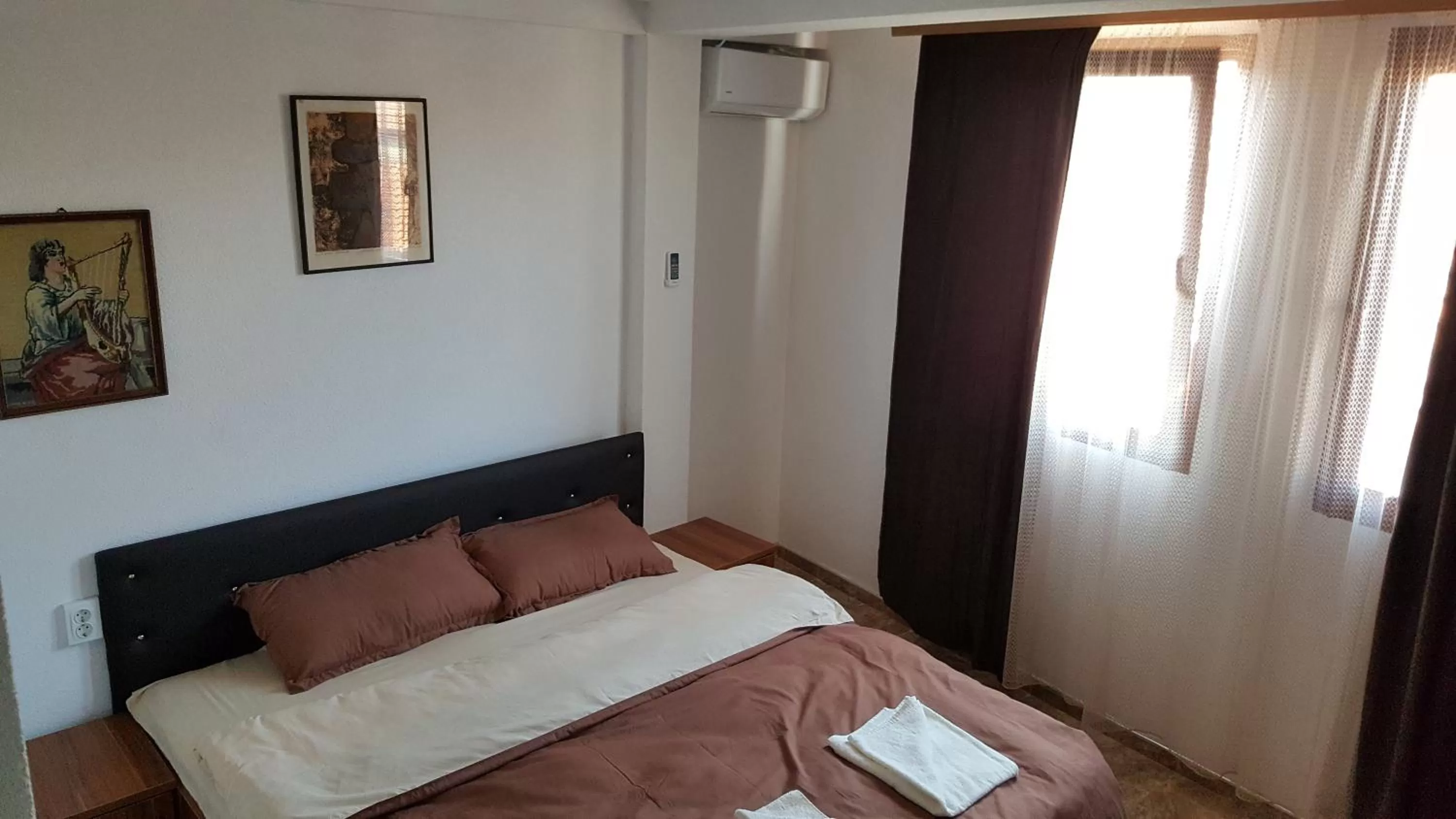 Family, Bed in Motel Atika