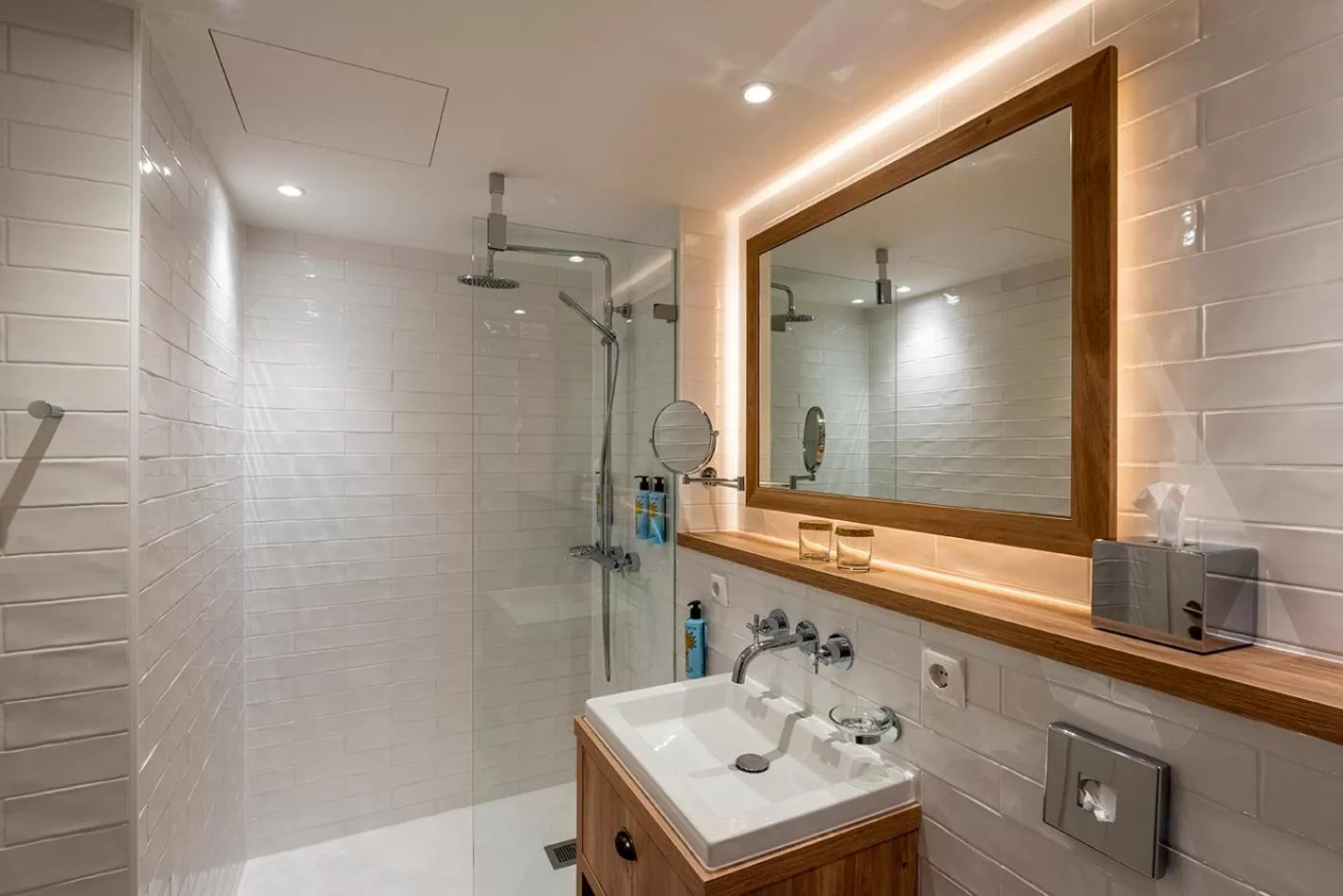 Shower in LOEV - VELA Hotels